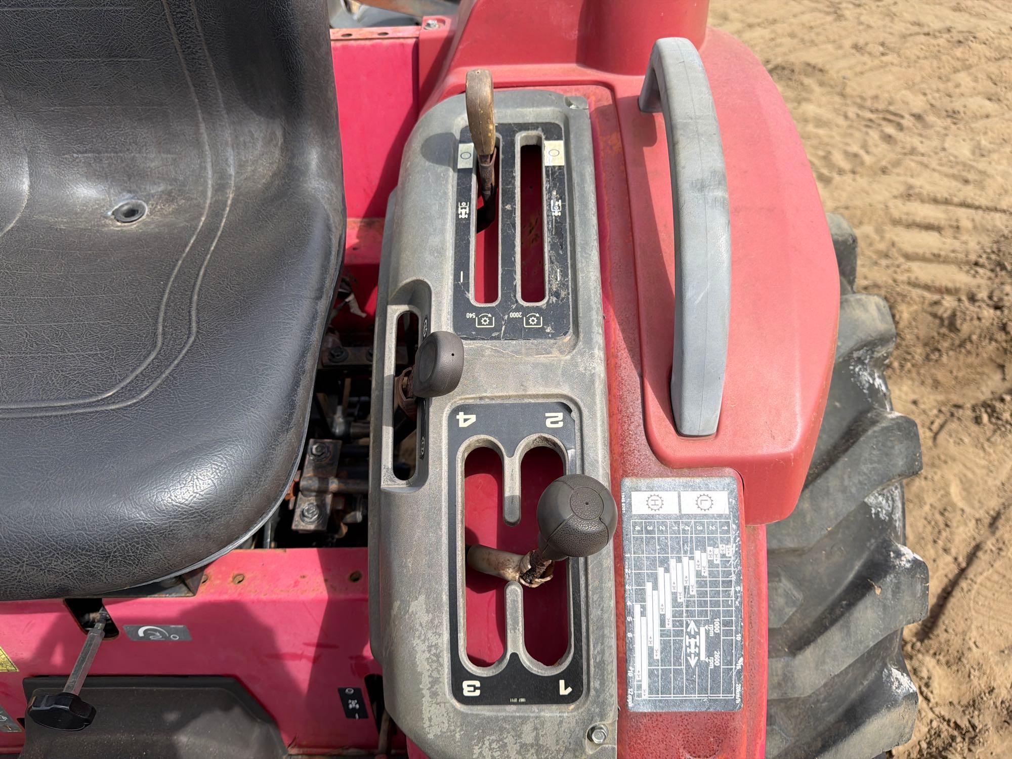 2016 Mahindra 1526