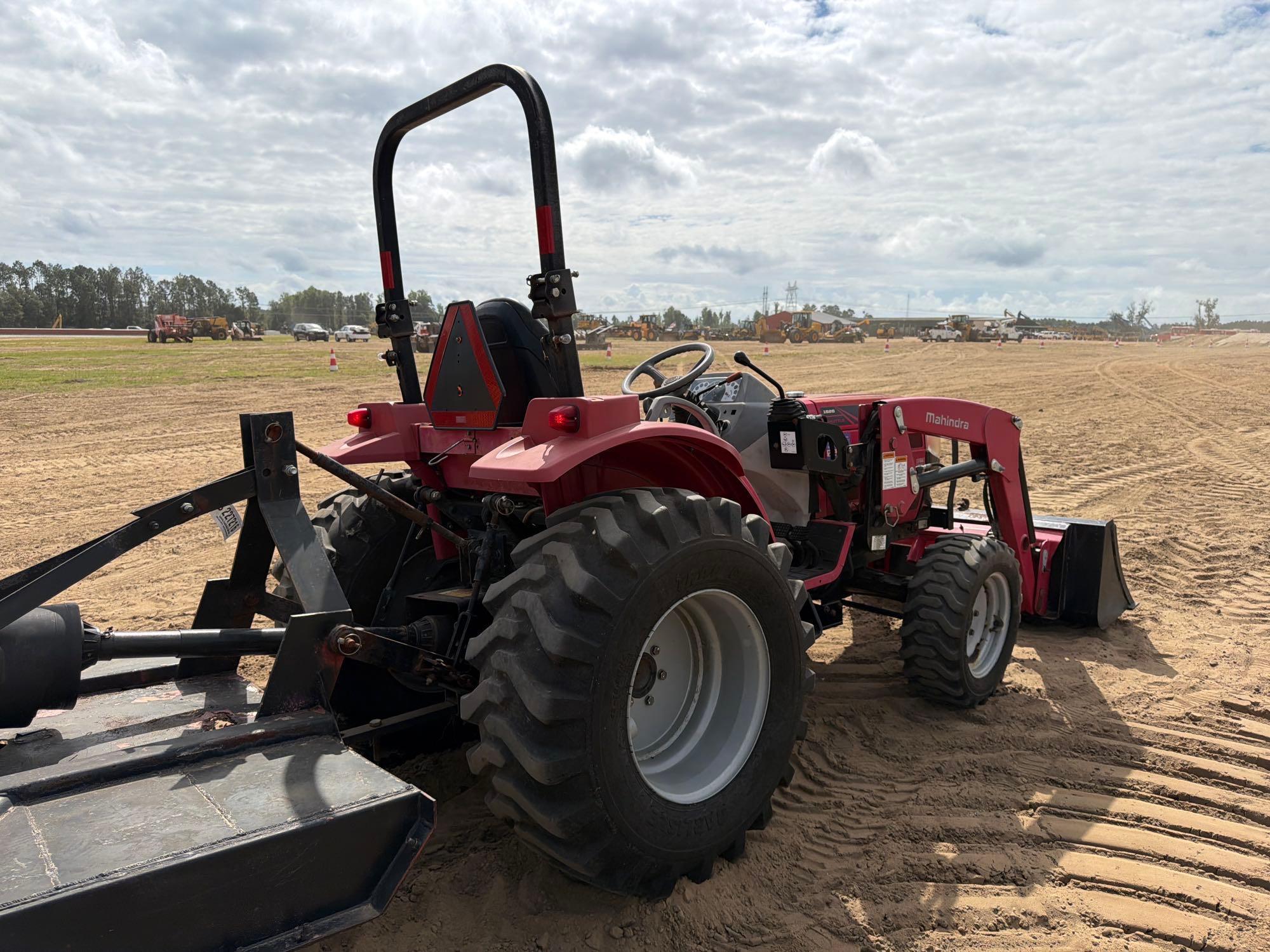2016 Mahindra 1526