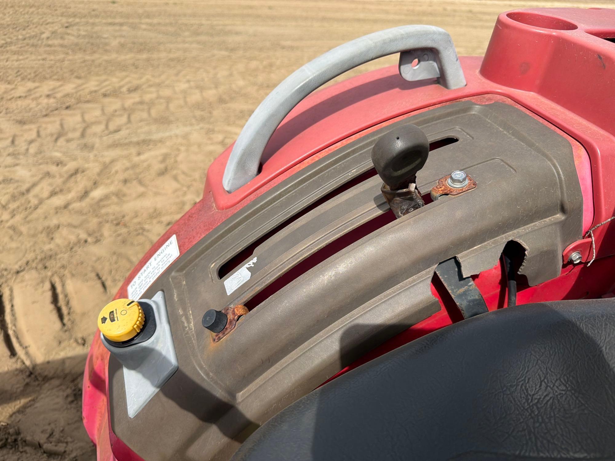 2016 Mahindra 1526