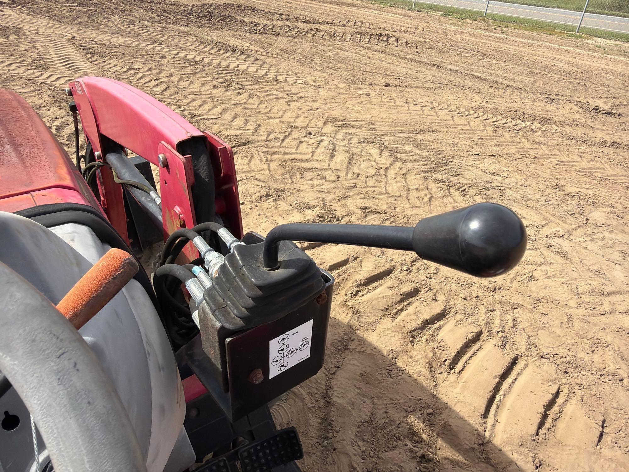 2016 Mahindra 1526