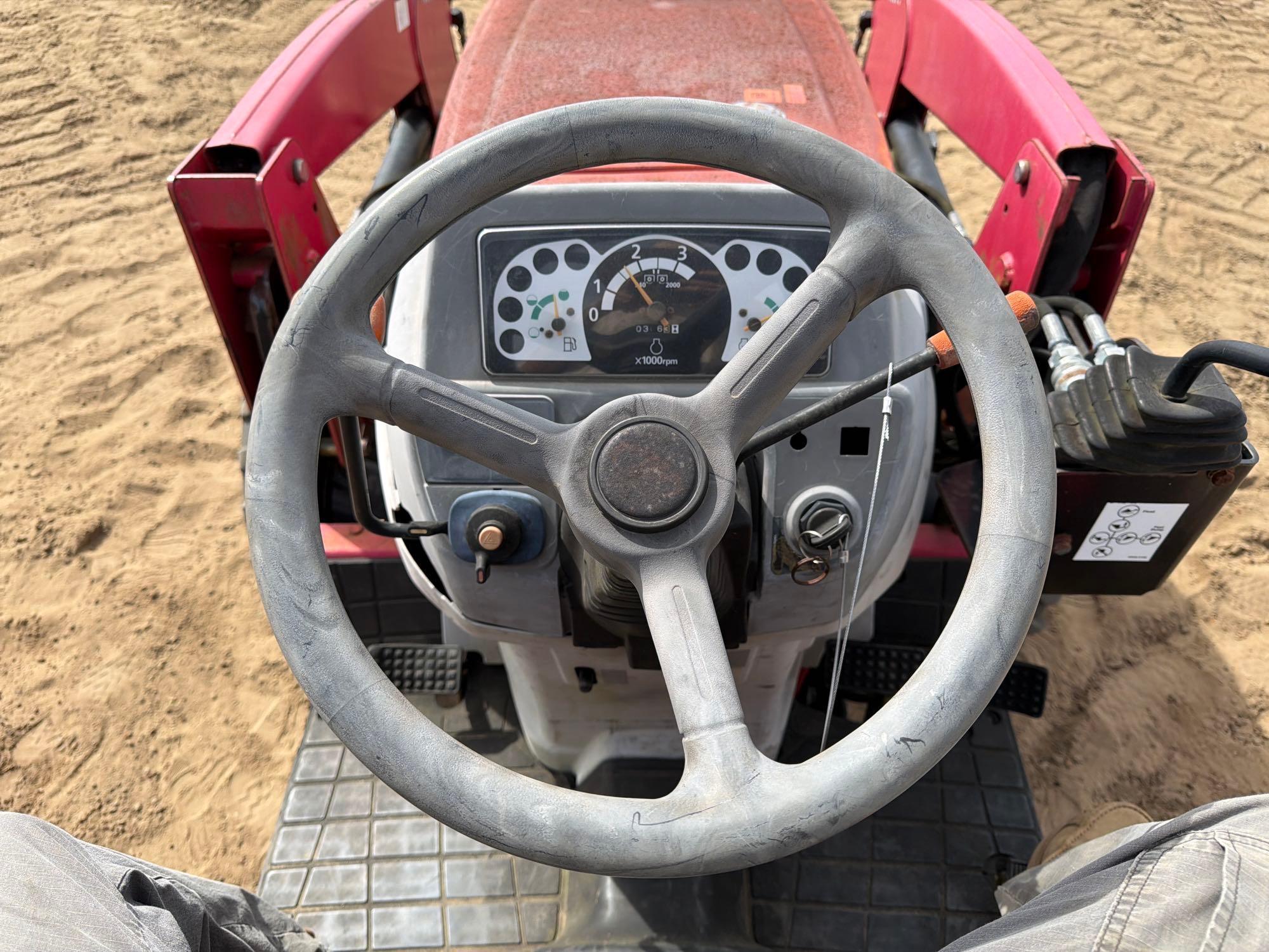 2016 Mahindra 1526