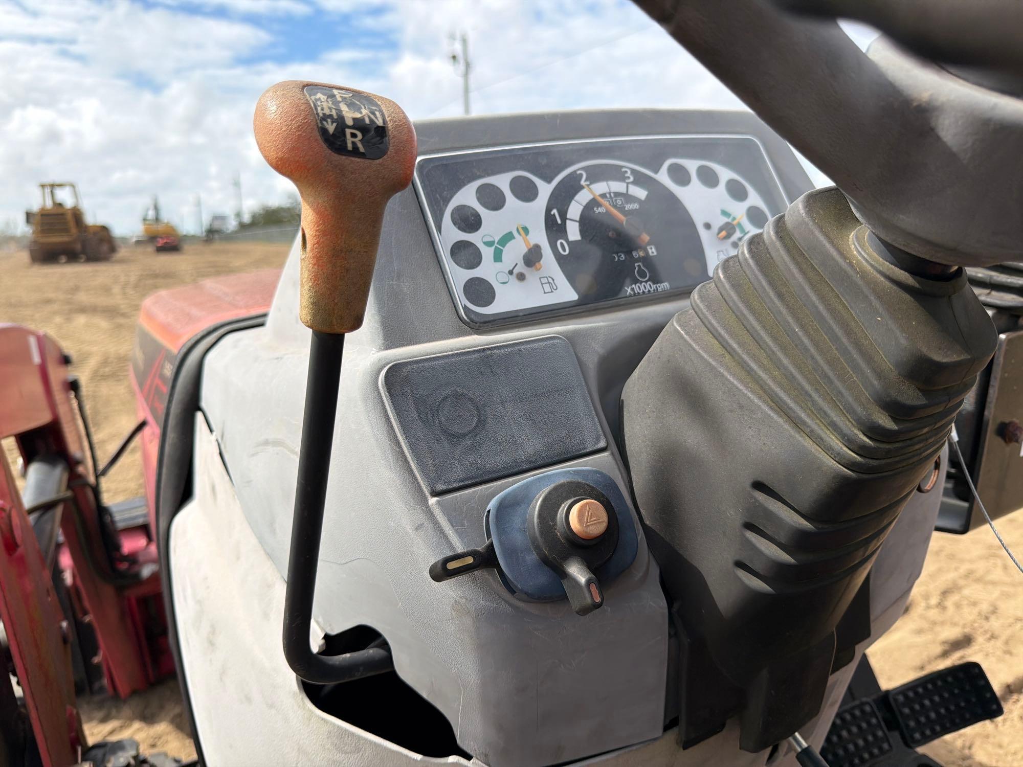 2016 Mahindra 1526