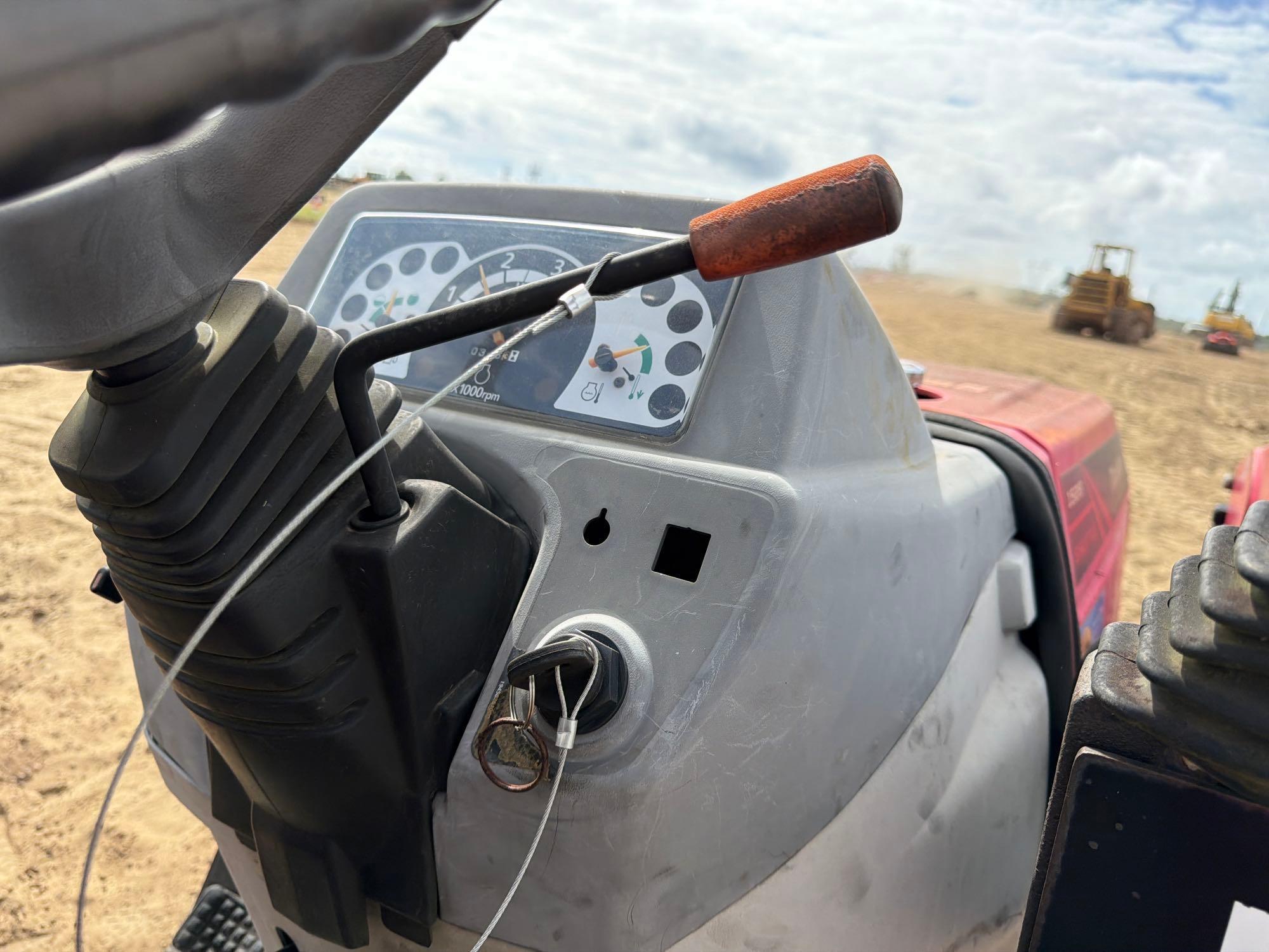 2016 Mahindra 1526