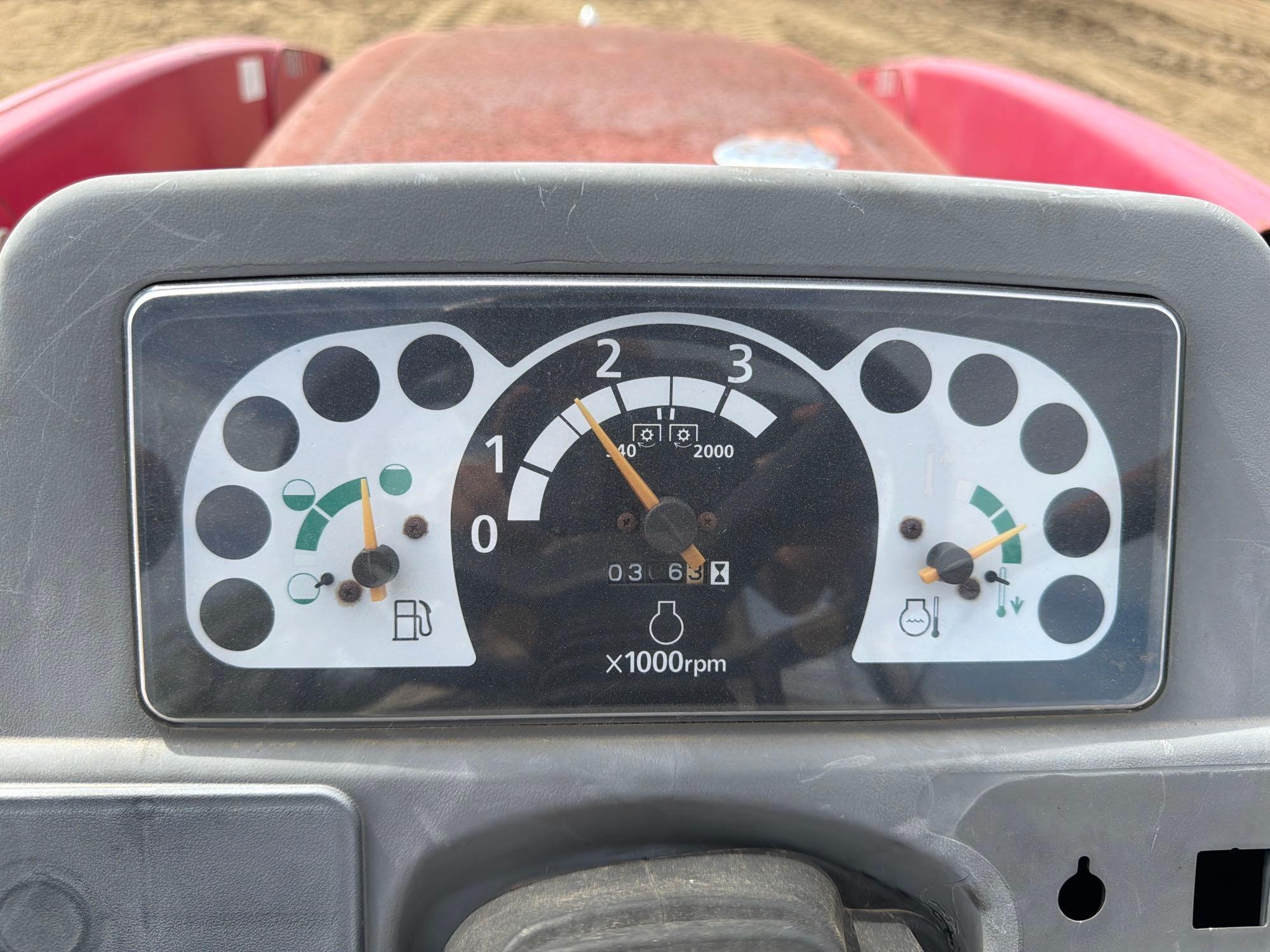 2016 Mahindra 1526