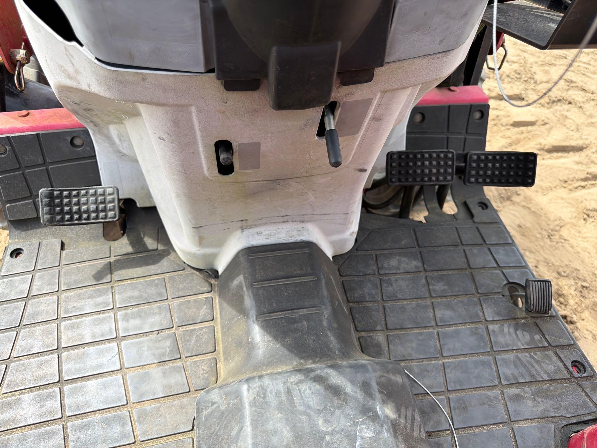 2016 Mahindra 1526