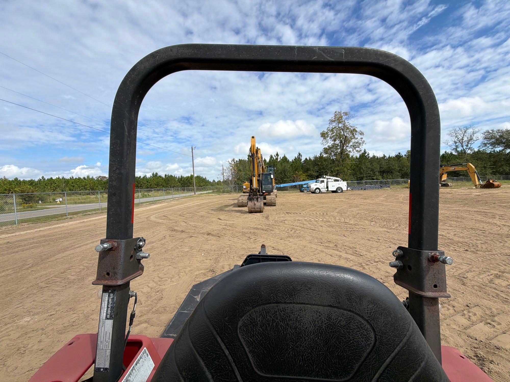 2016 Mahindra 1526