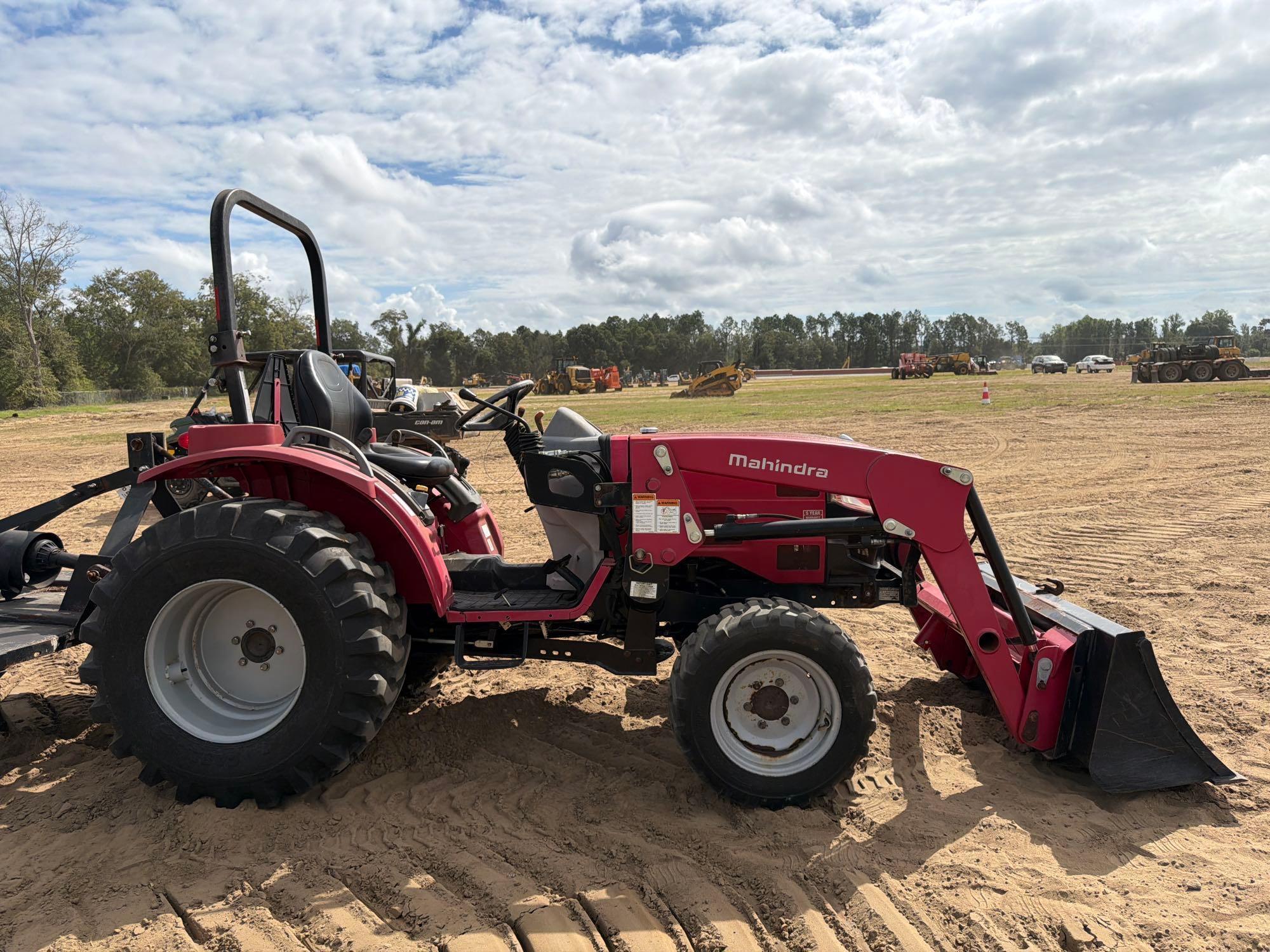 2016 Mahindra 1526