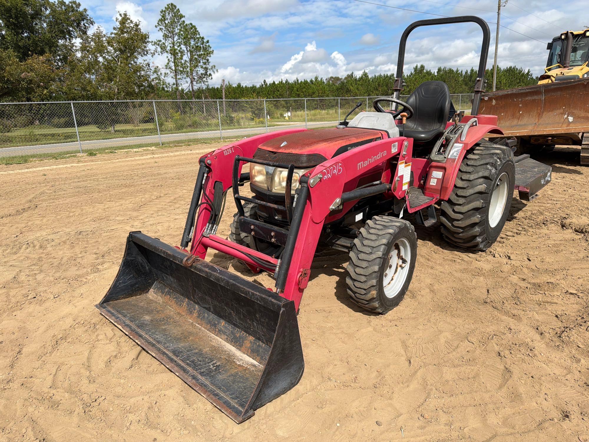 2016 Mahindra 1526