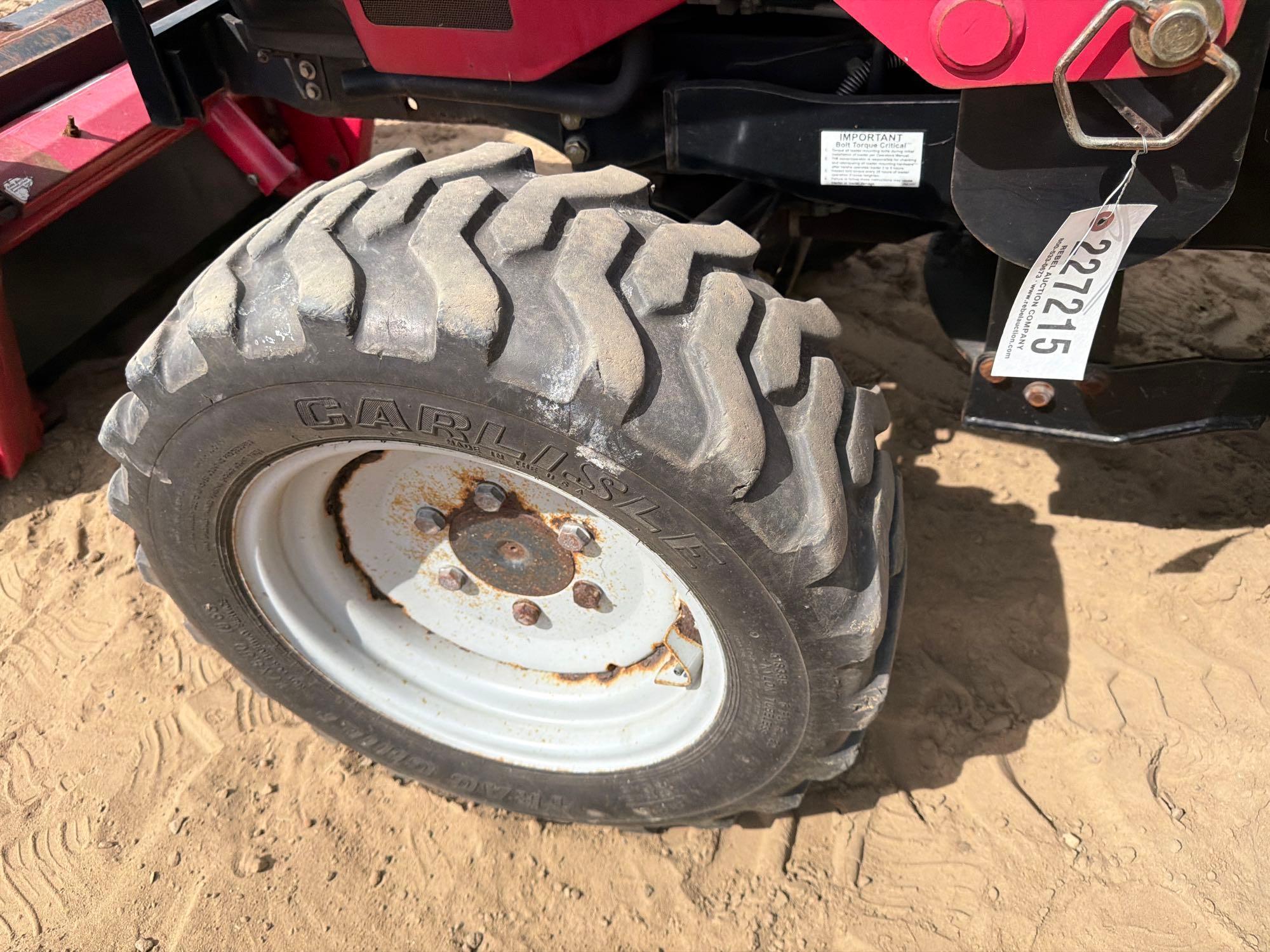 2016 Mahindra 1526