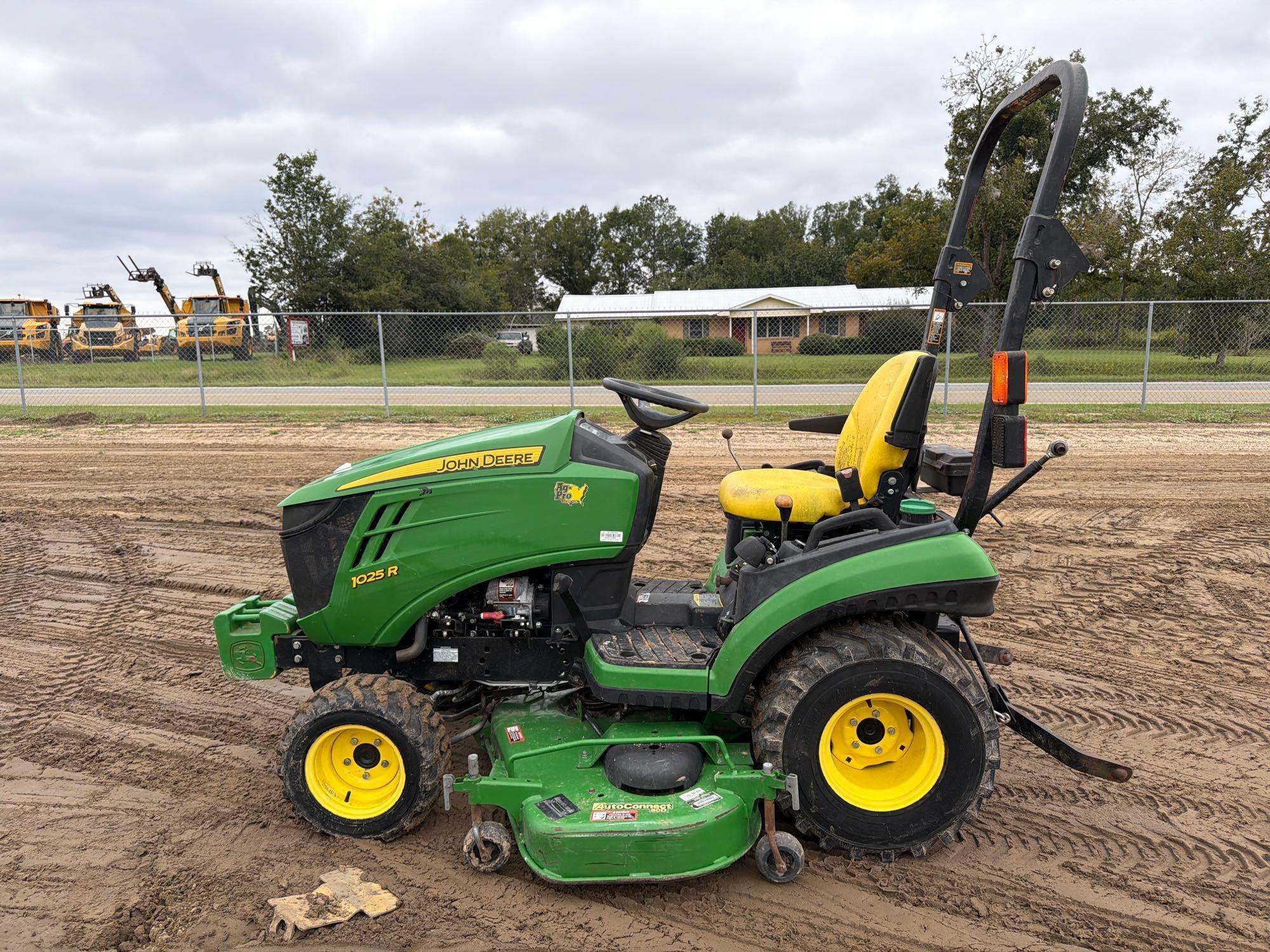 John Deere 1025R