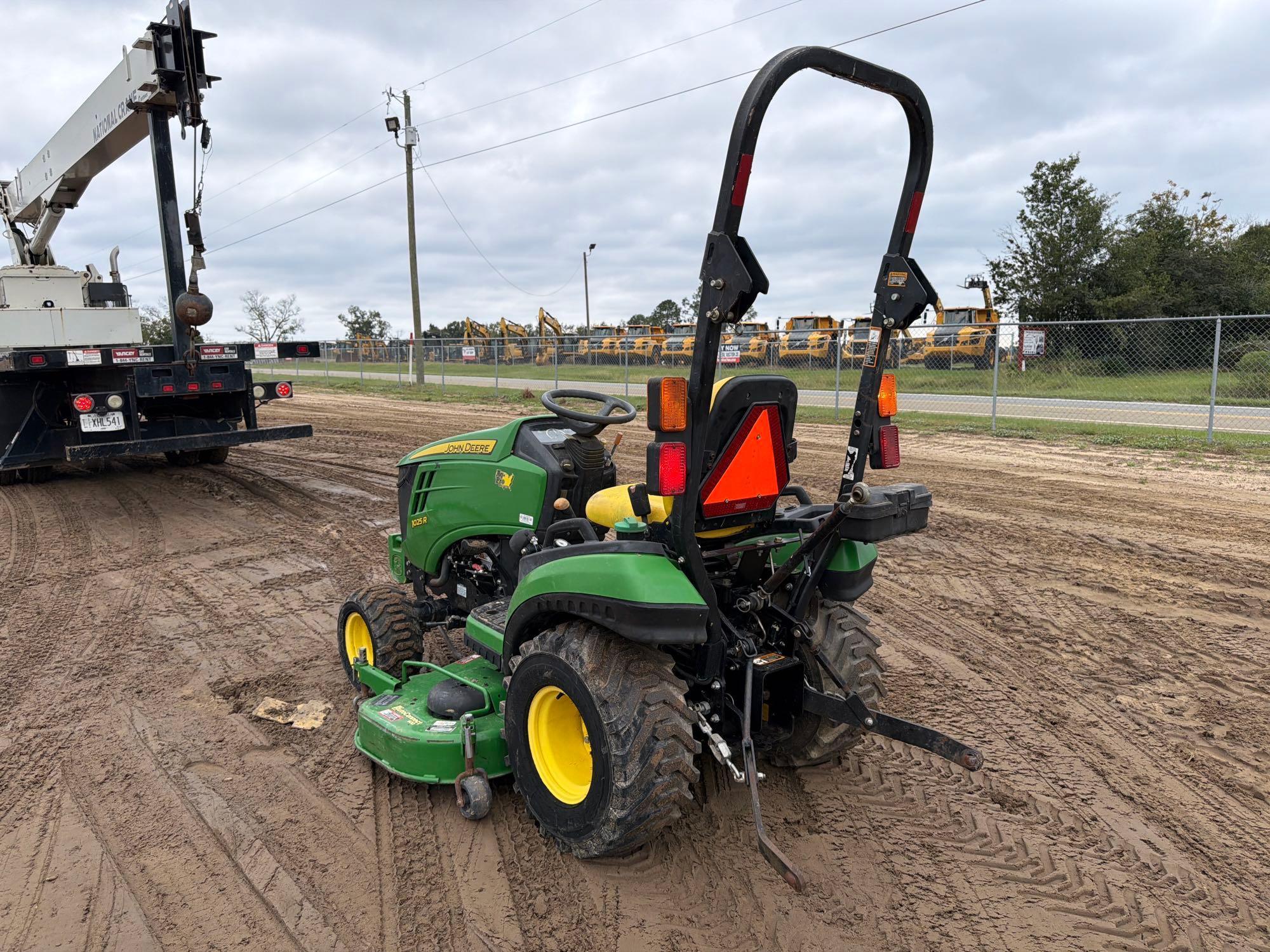 John Deere 1025R