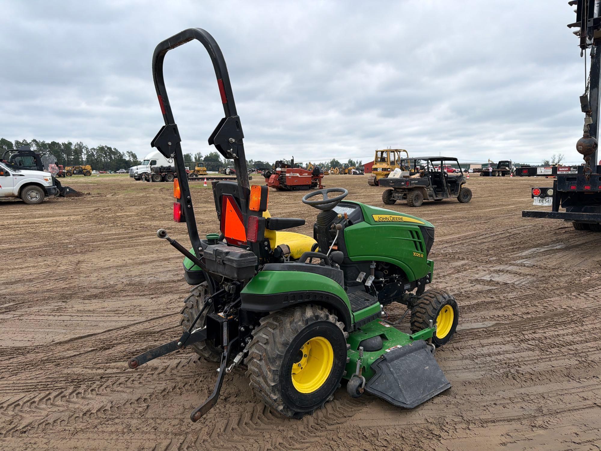 John Deere 1025R