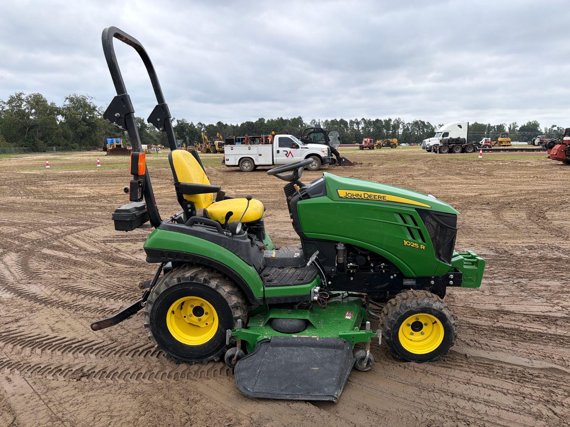 John Deere 1025R