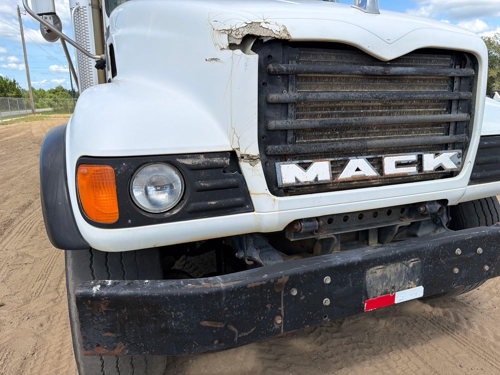 Mack CV713