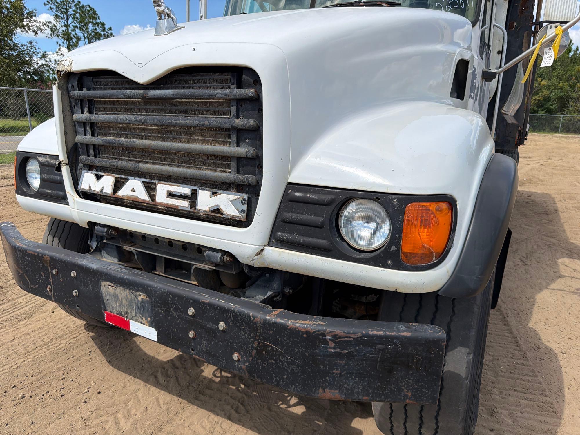 Mack CV713