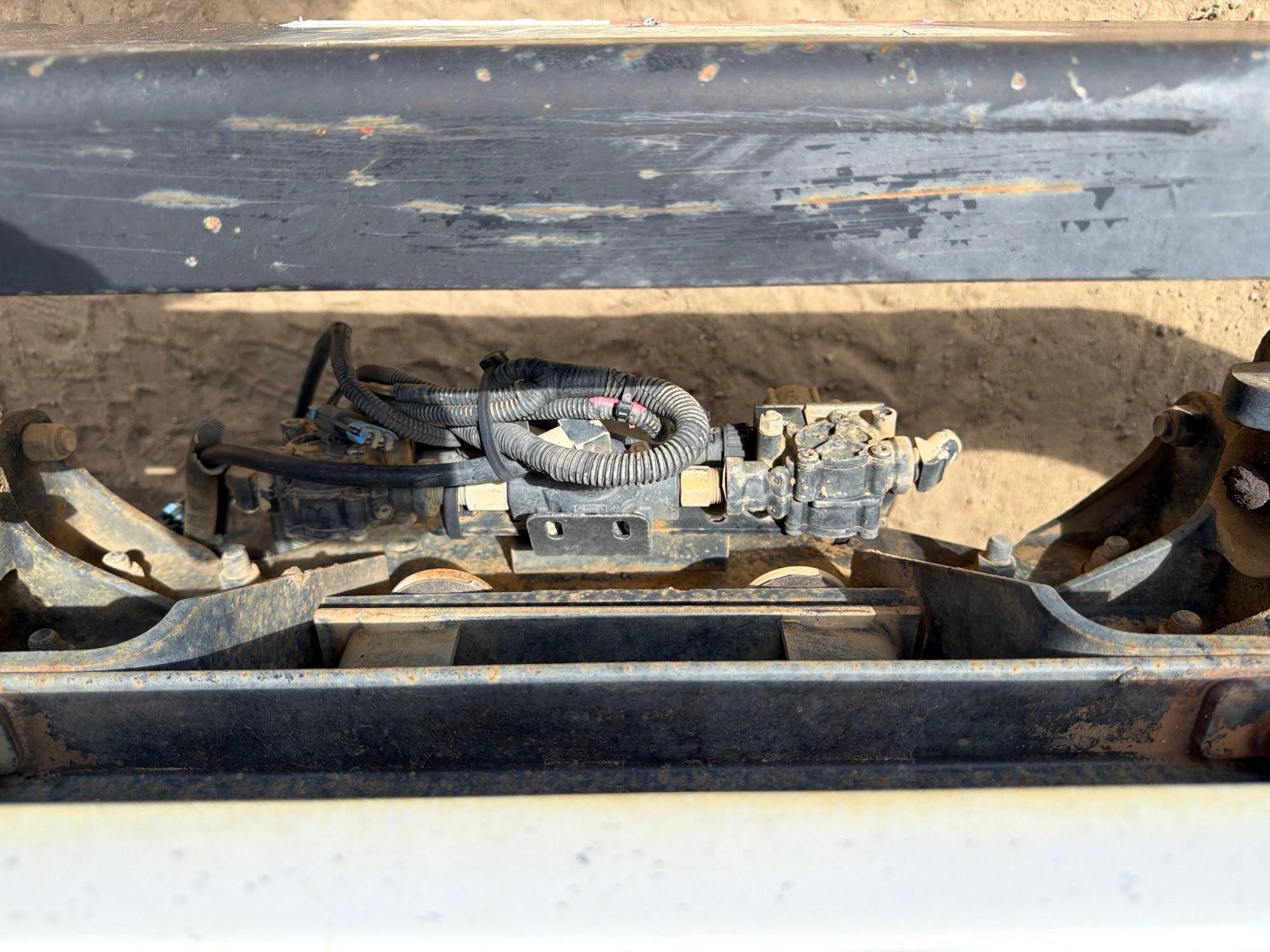 Mack CV713