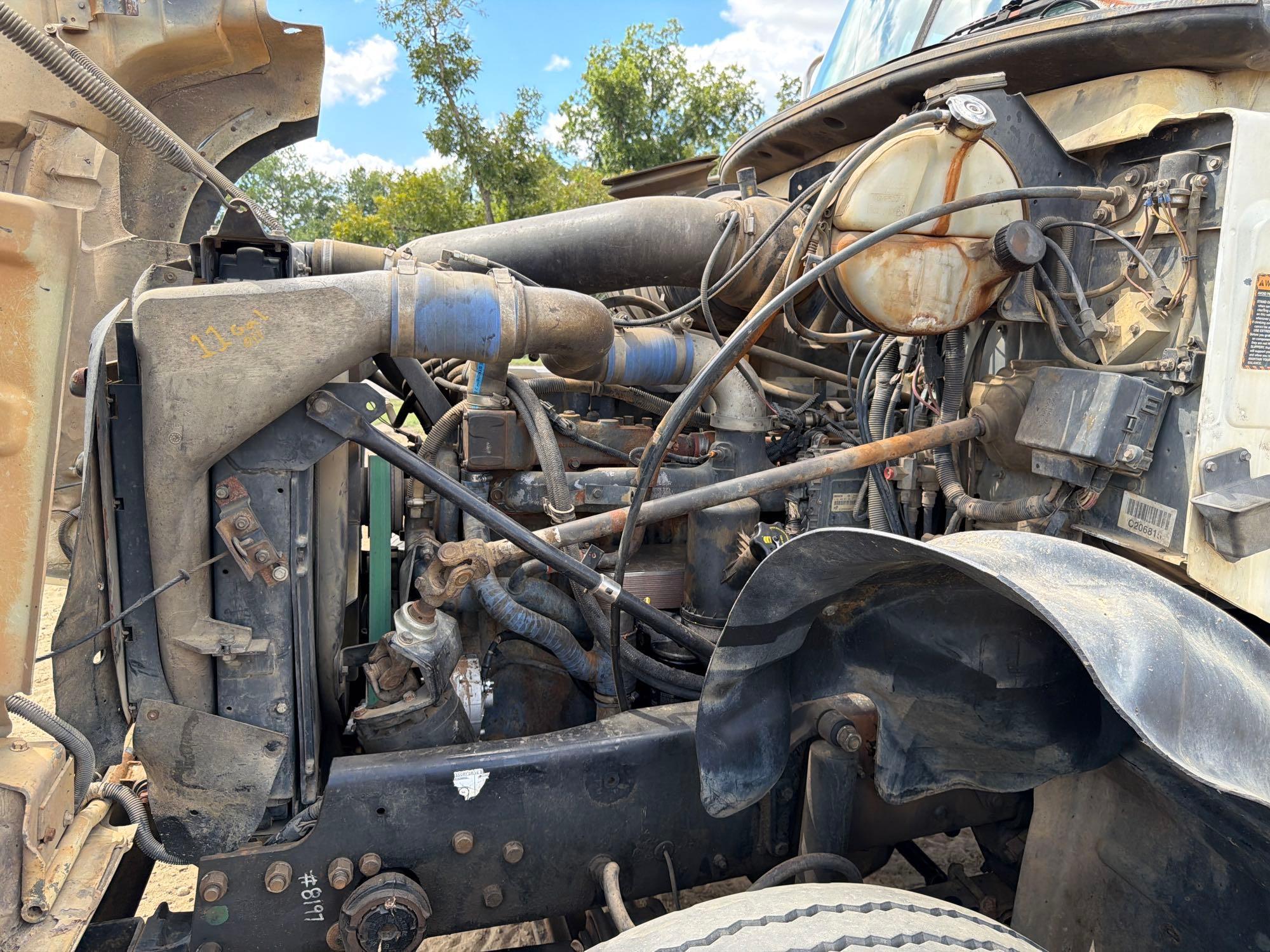 Mack CV713