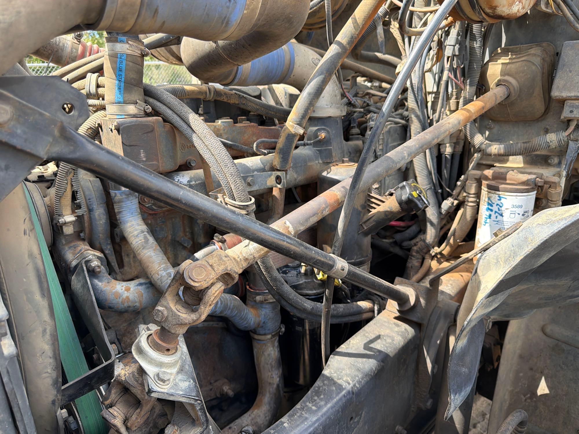 Mack CV713