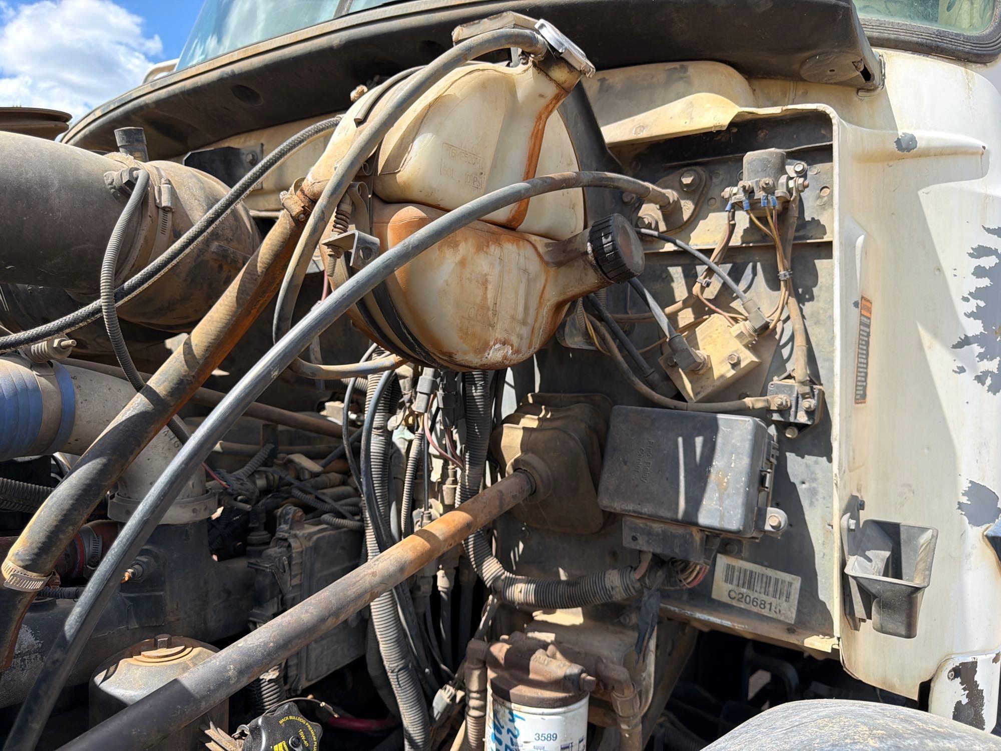 Mack CV713