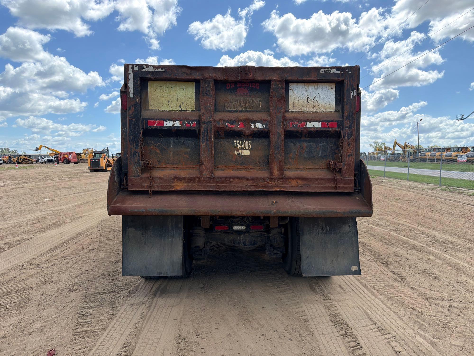 Mack CV713