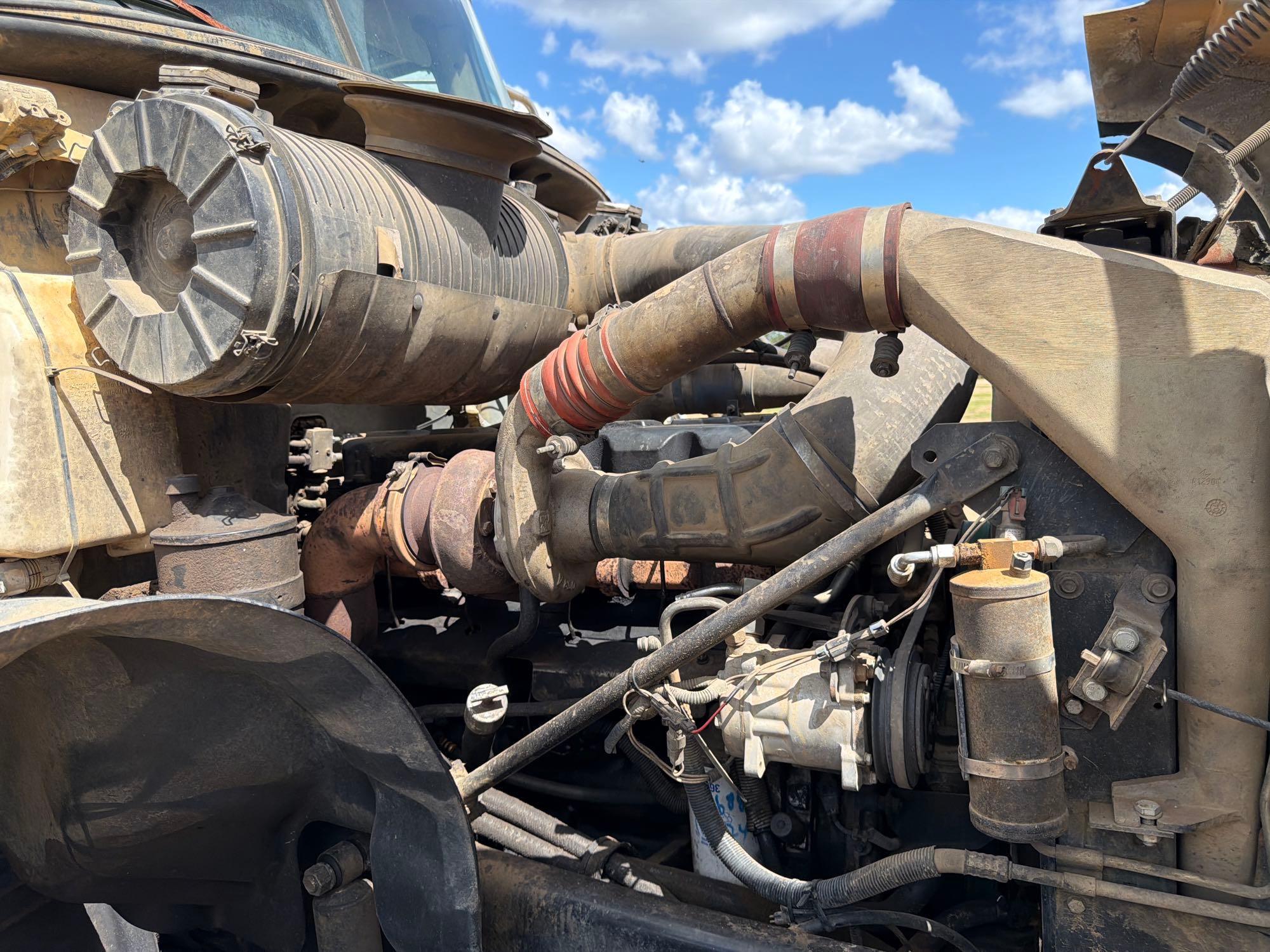 Mack CV713