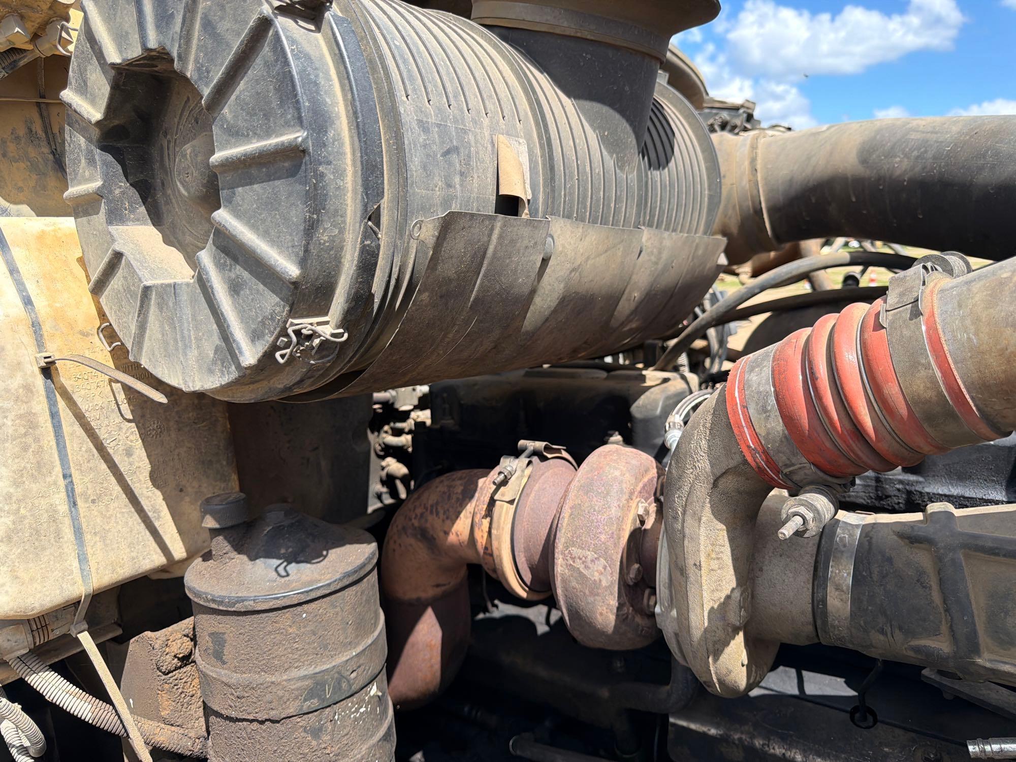 Mack CV713