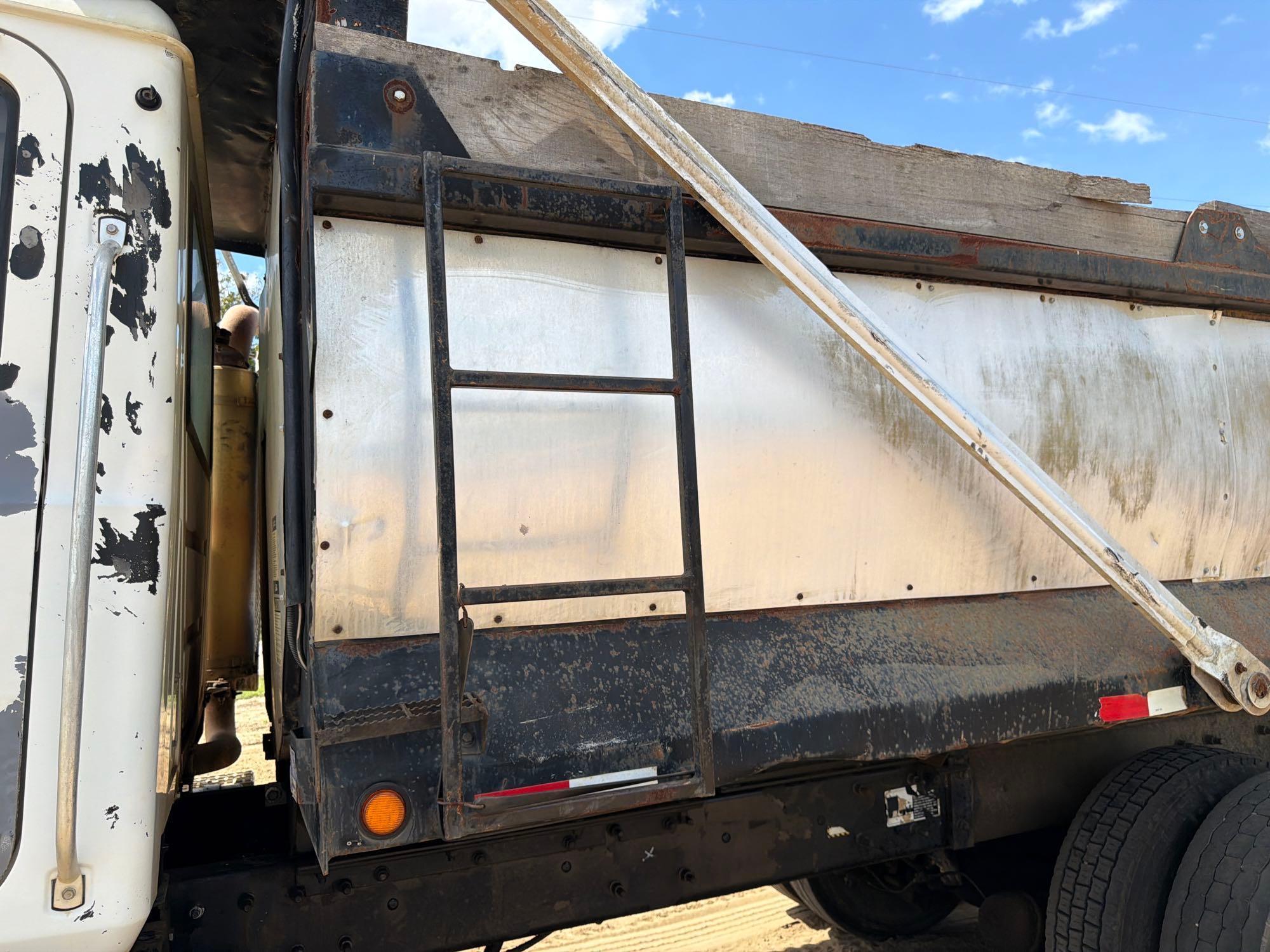 Mack CV713