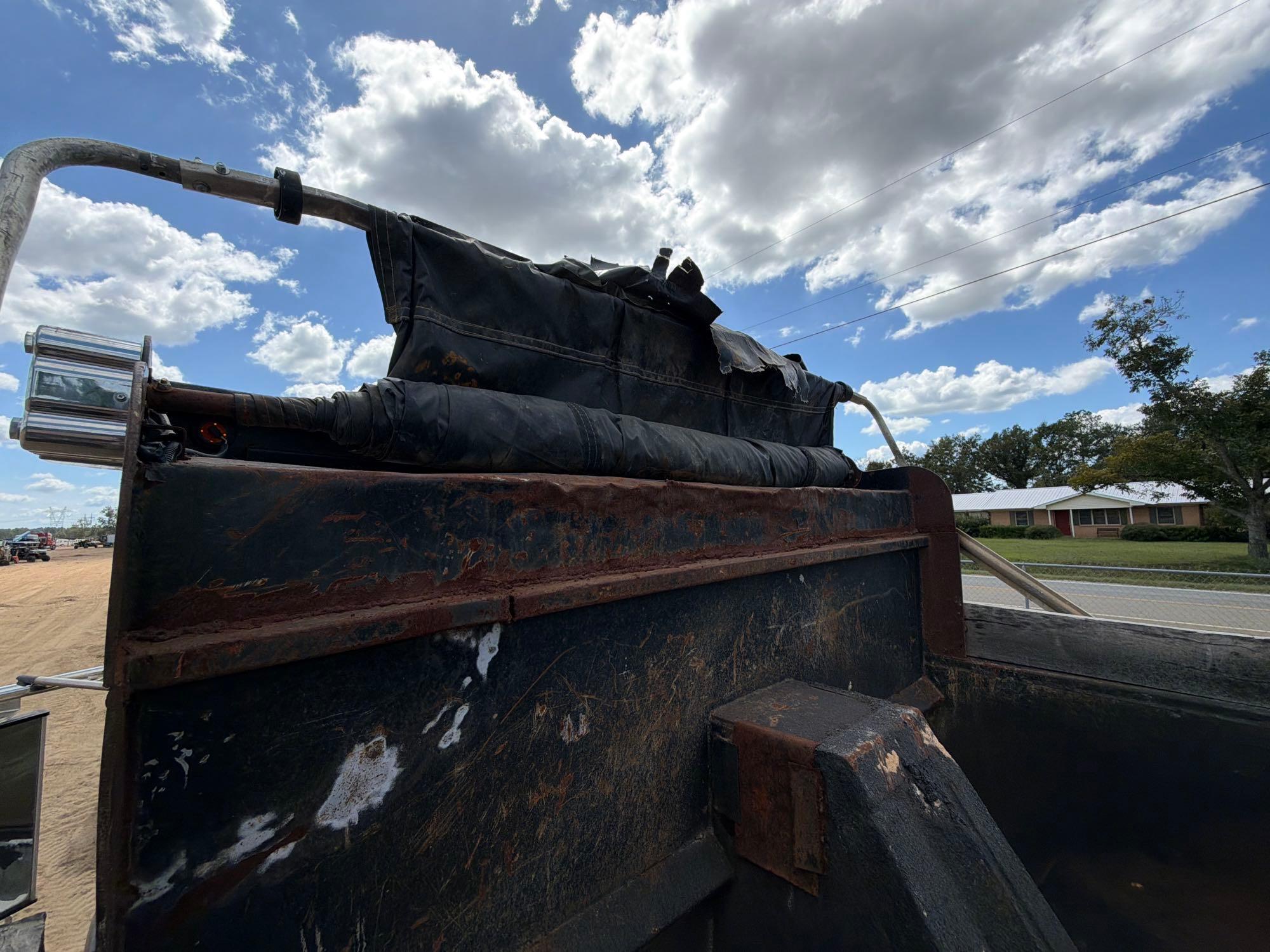 Mack CV713