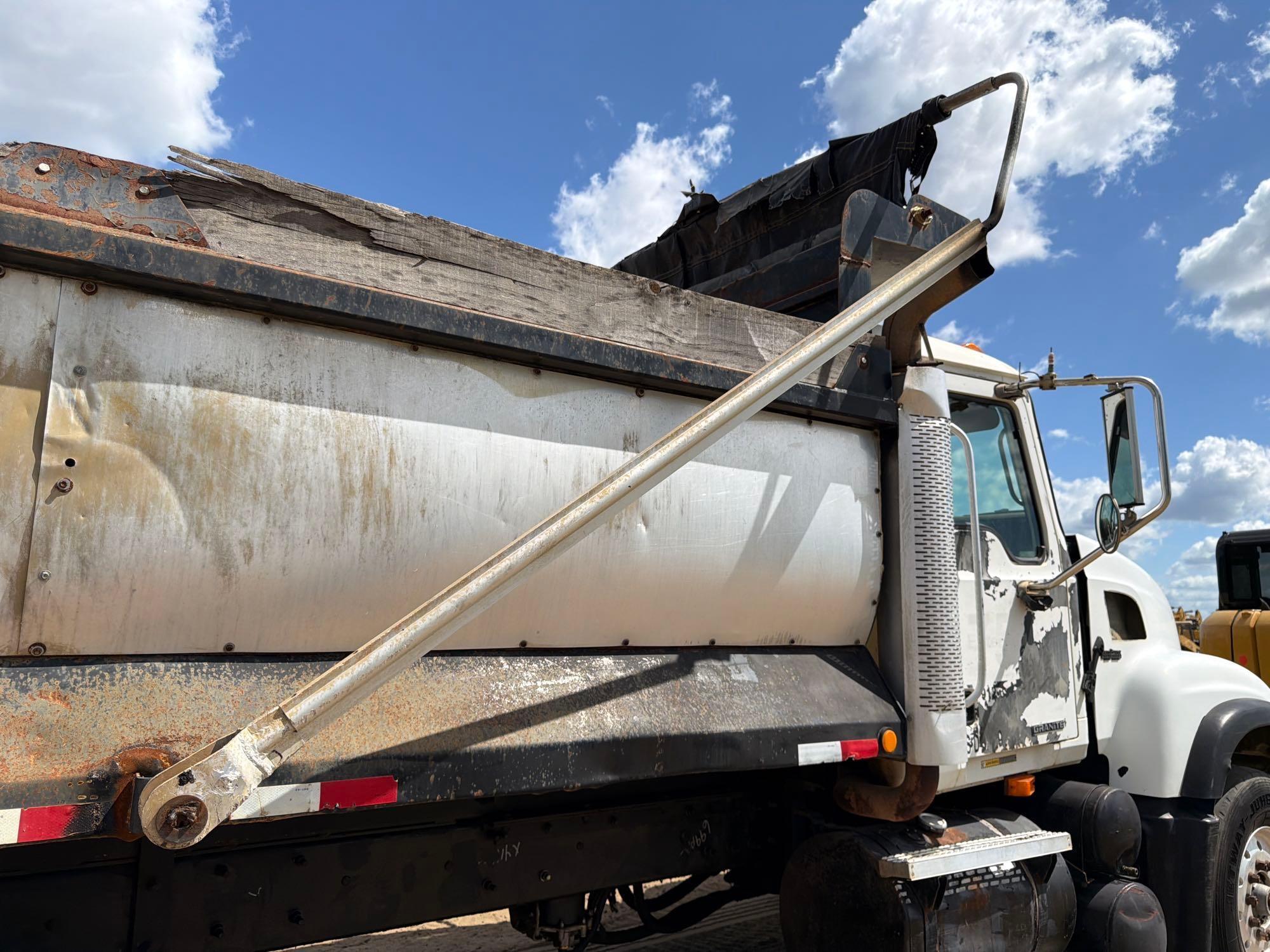 Mack CV713
