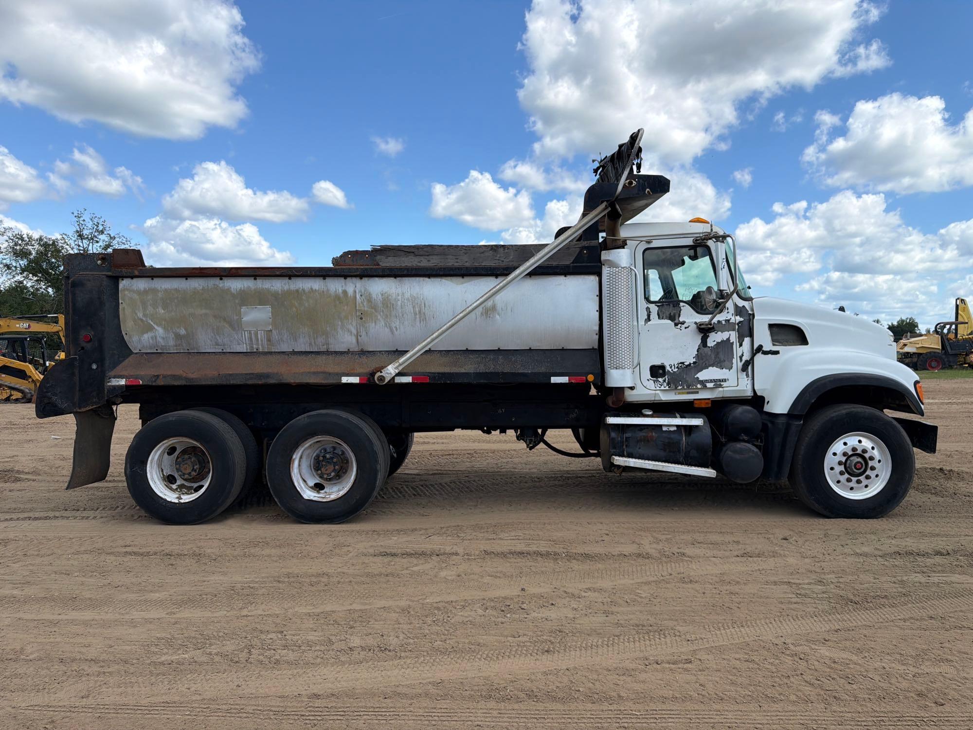 Mack CV713