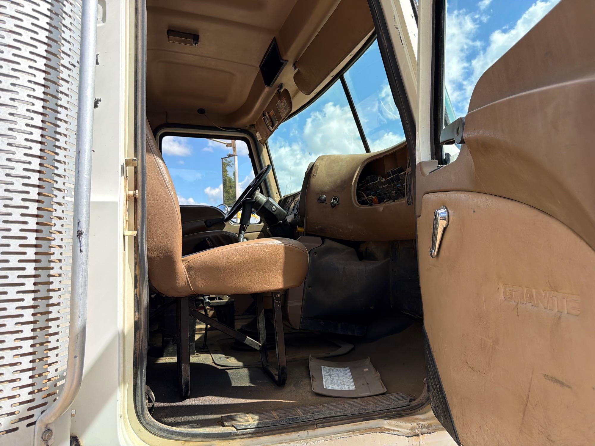 Mack CV713