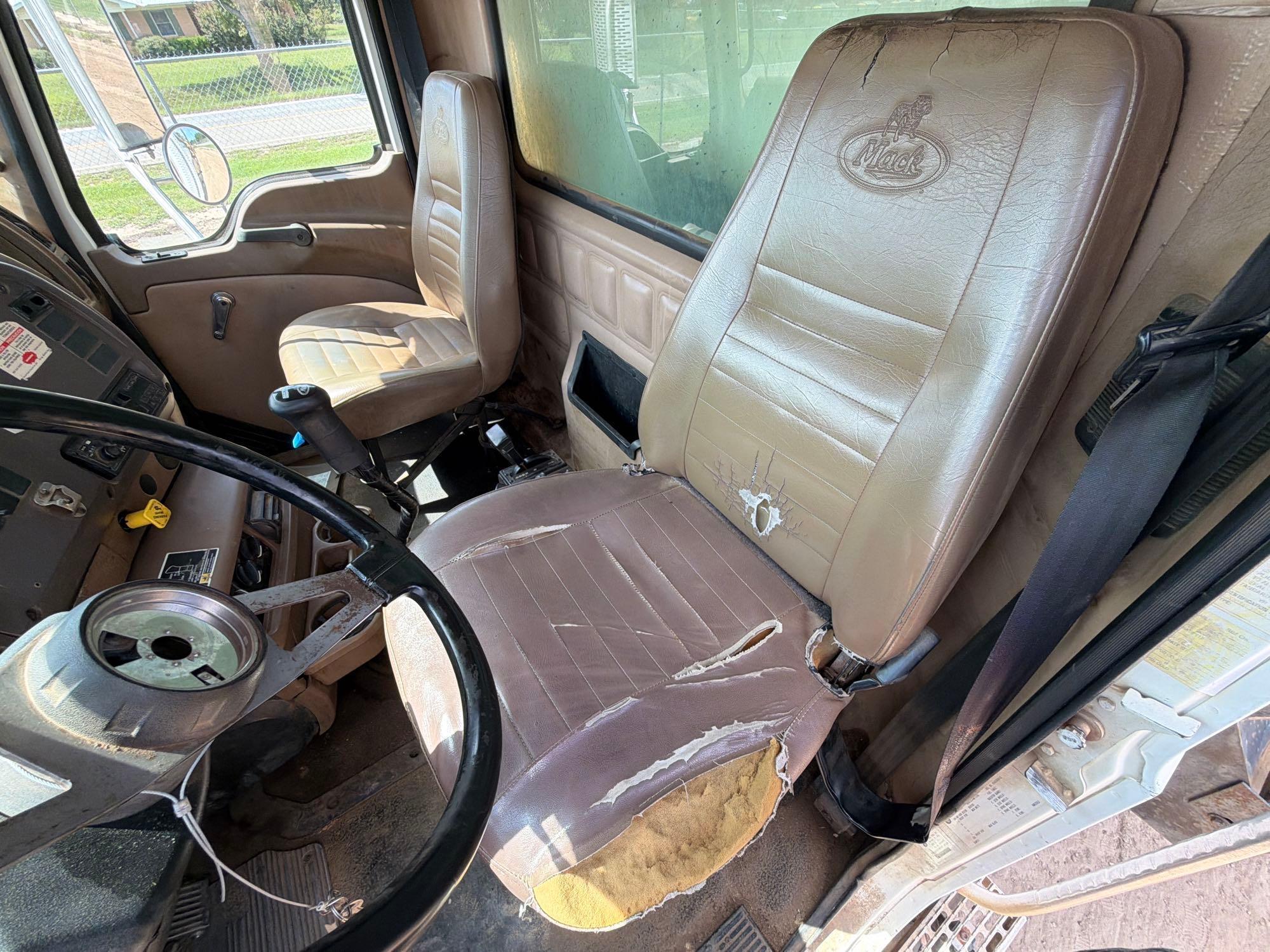 Mack CV713
