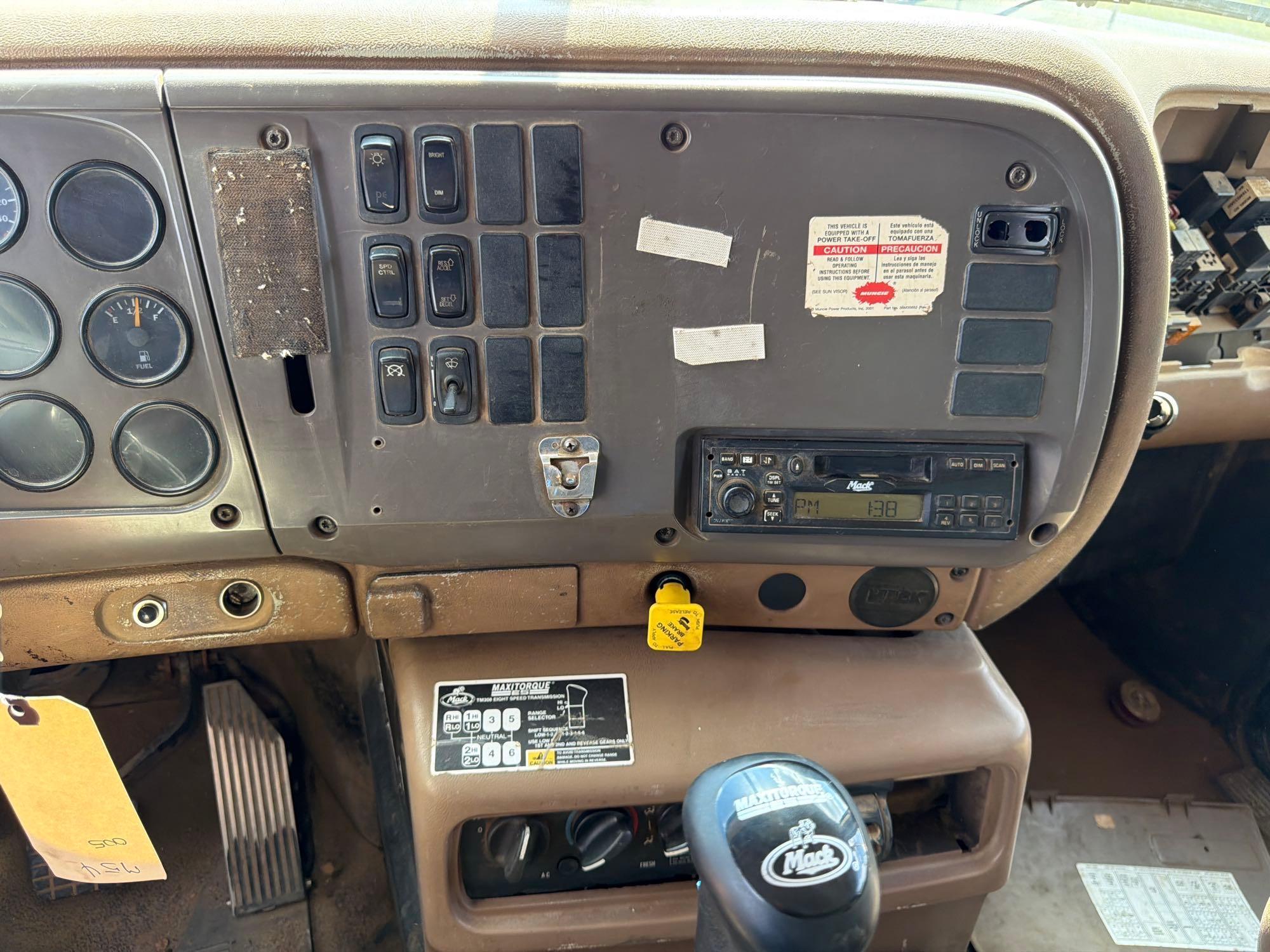 Mack CV713