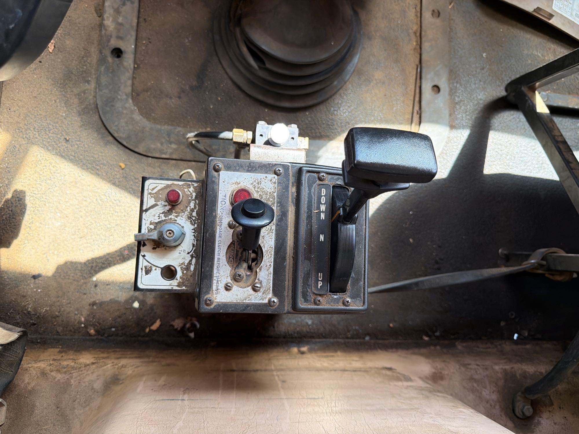 Mack CV713