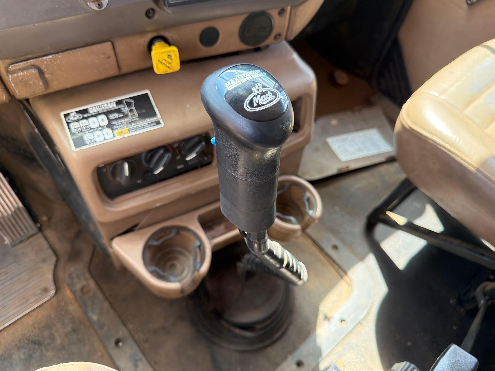 Mack CV713