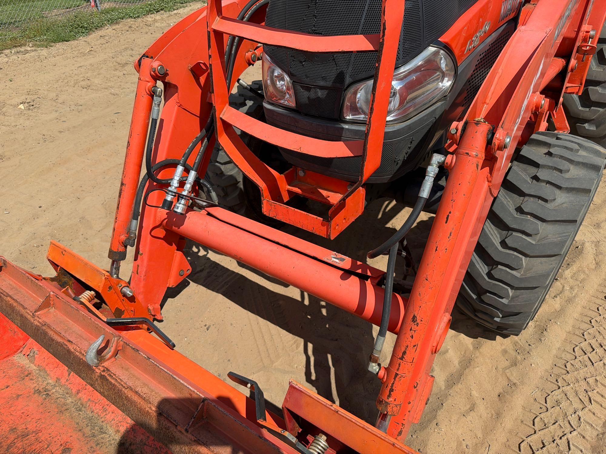 Kubota L3240