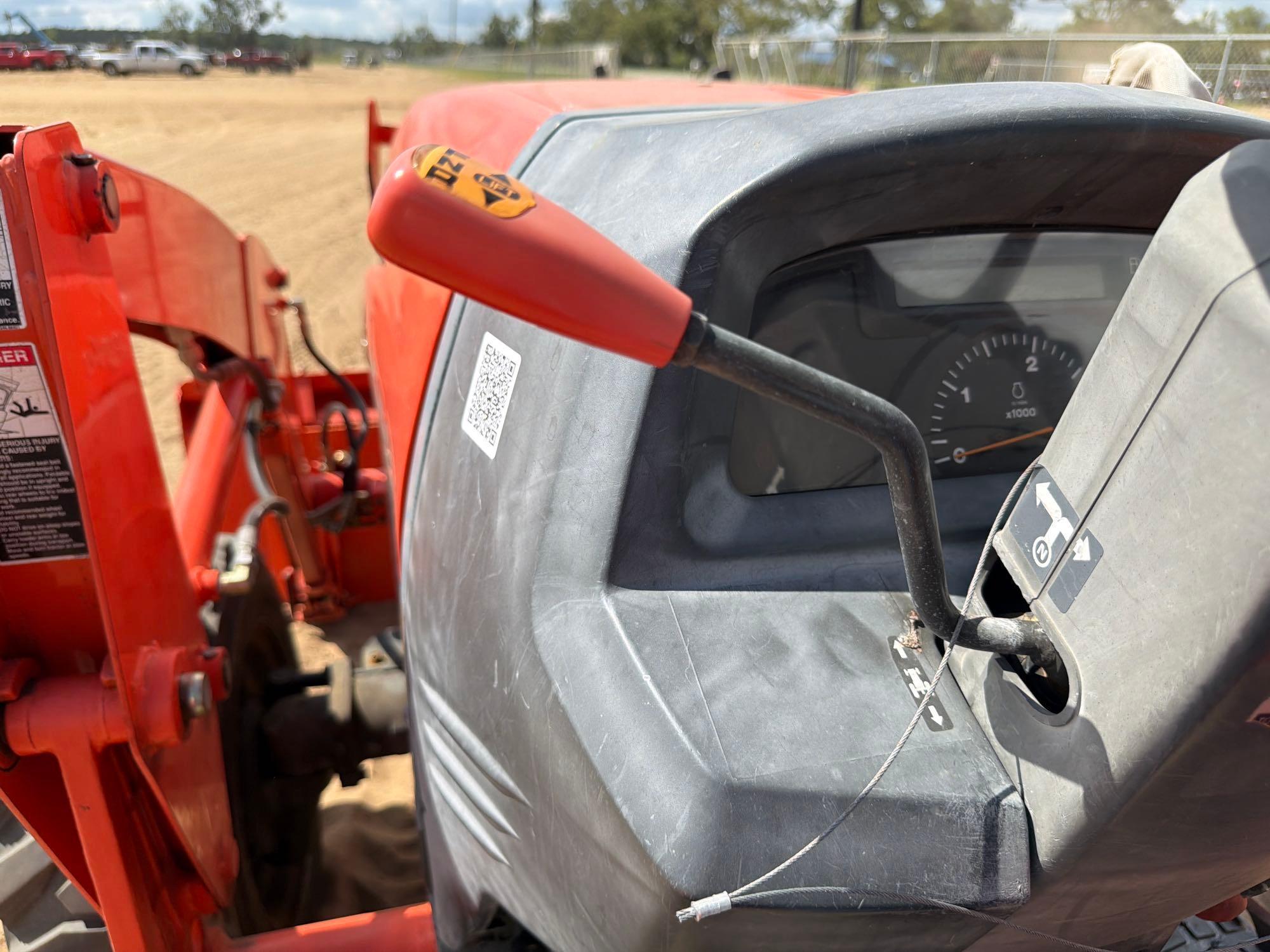 Kubota L3240