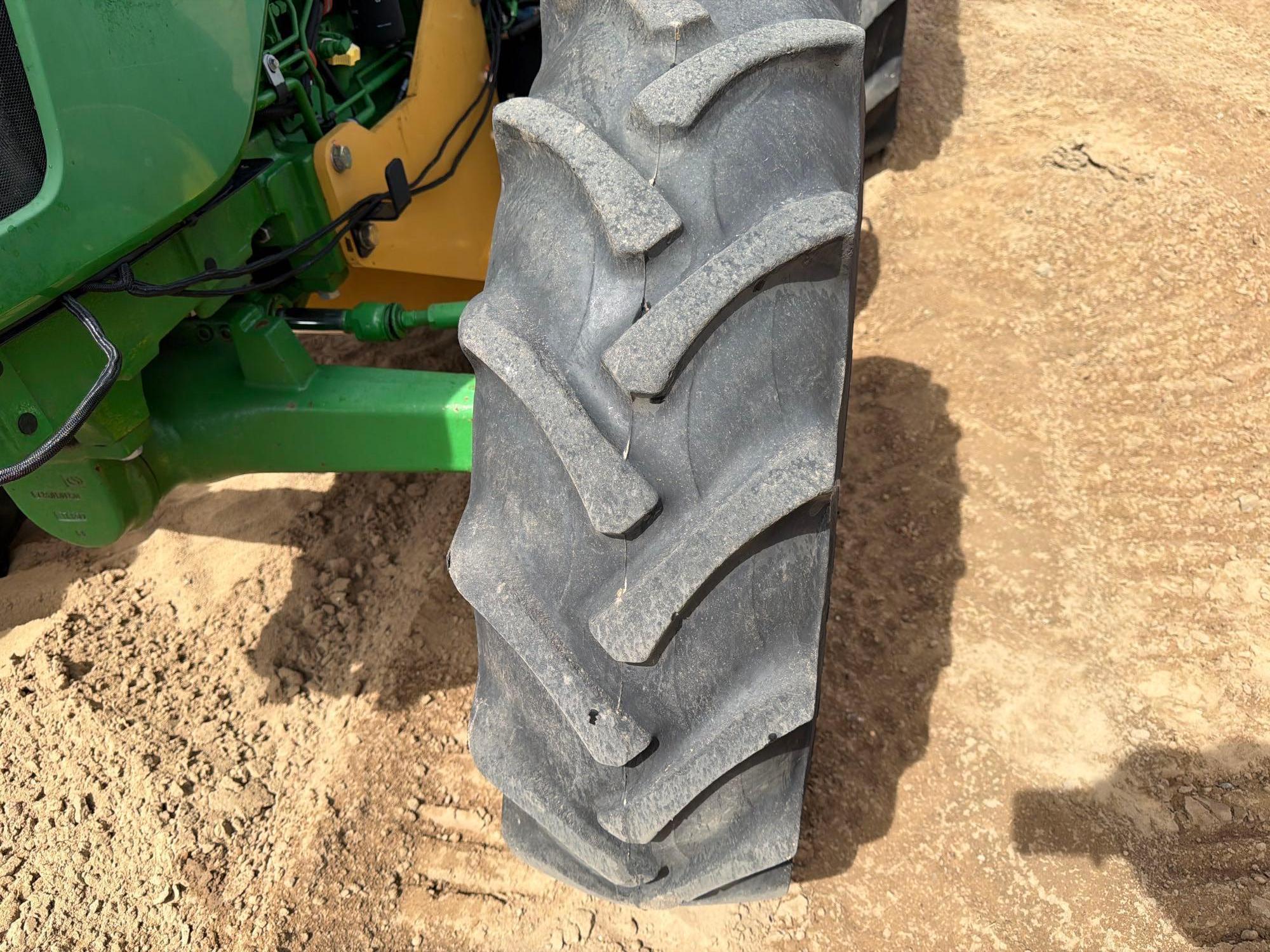 John Deere 5100E