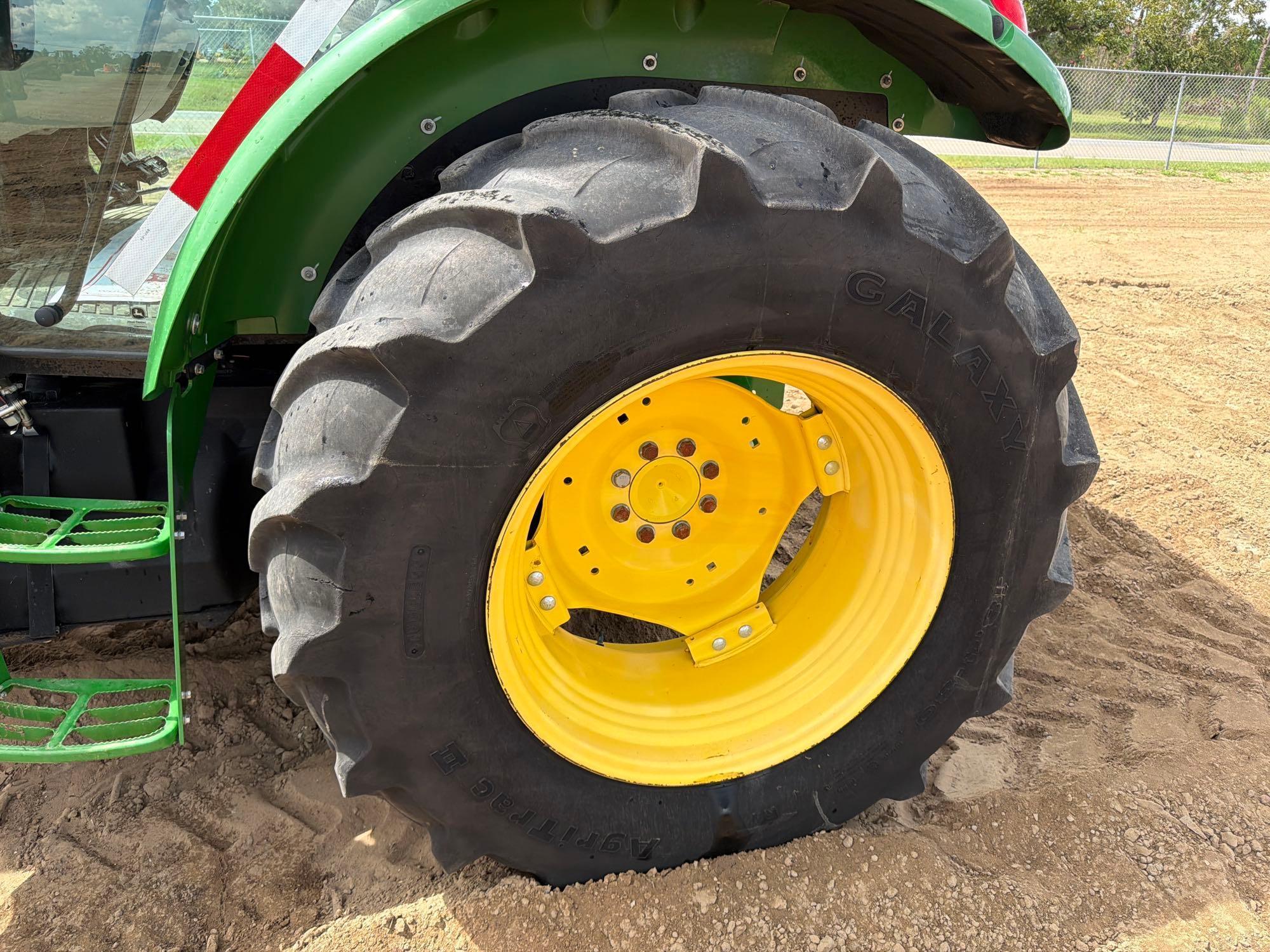 John Deere 5100E