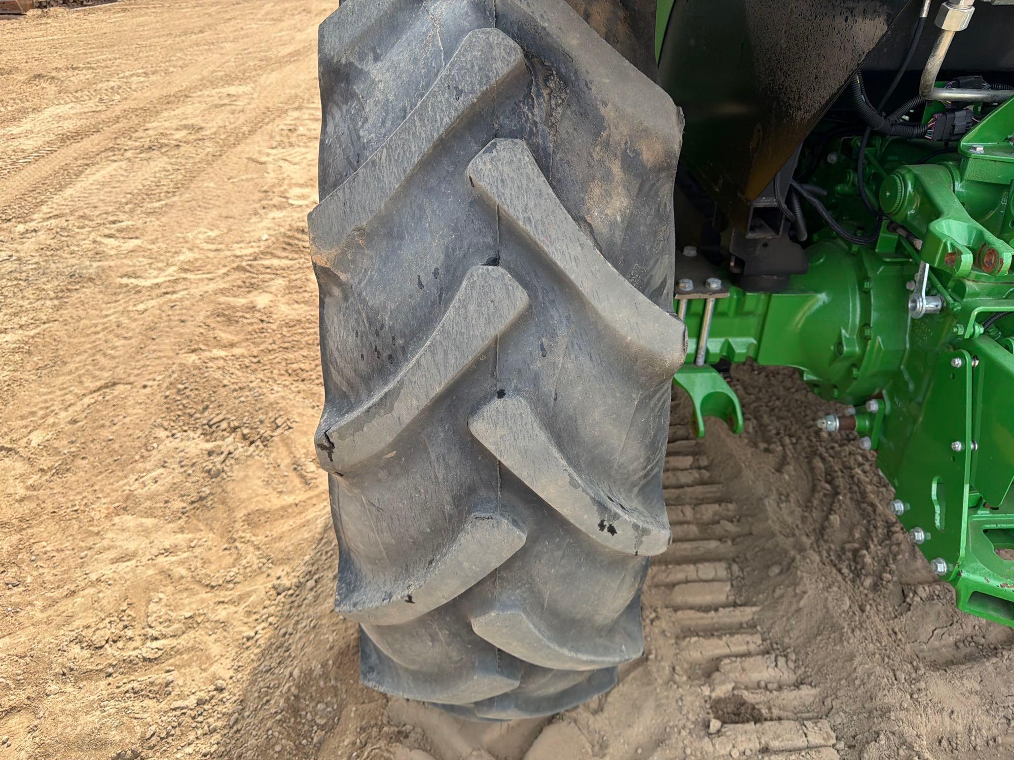 John Deere 5100E