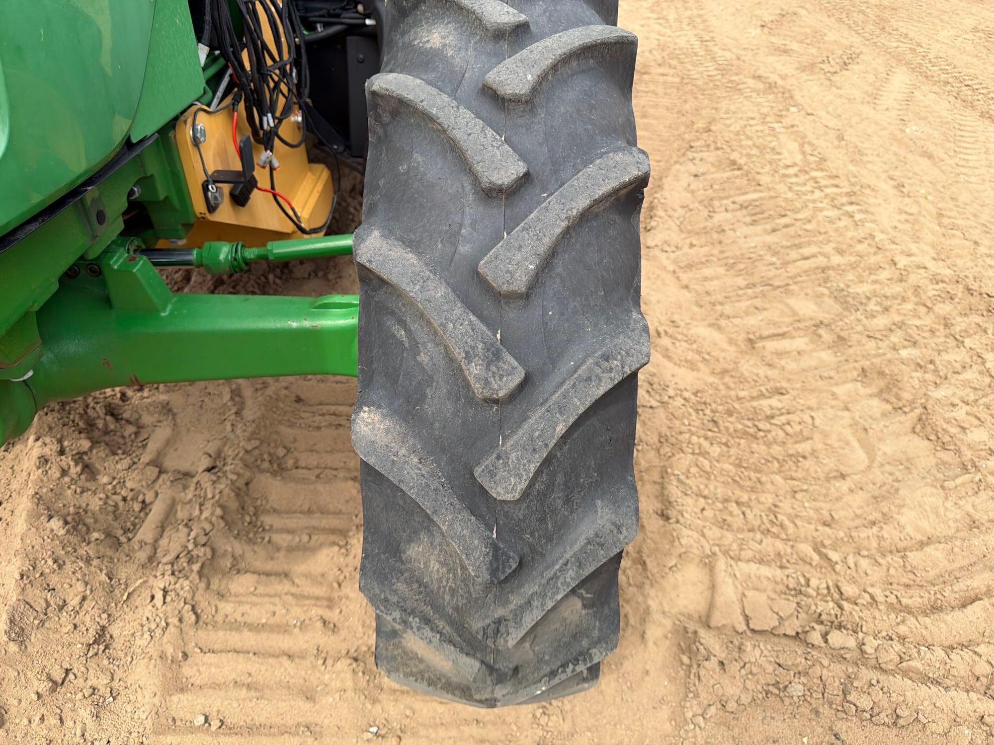 John Deere 5100E