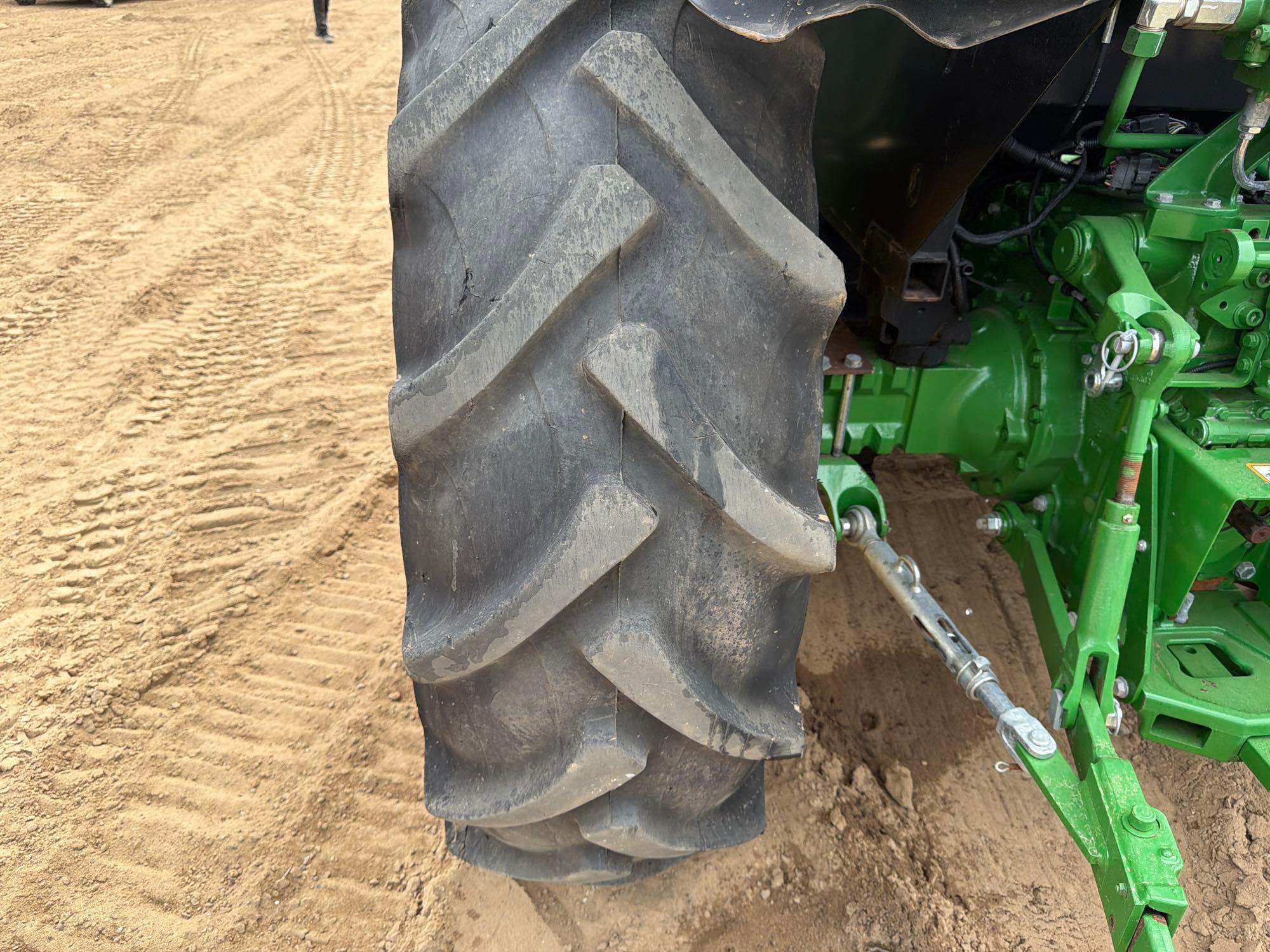 John Deere 5100E