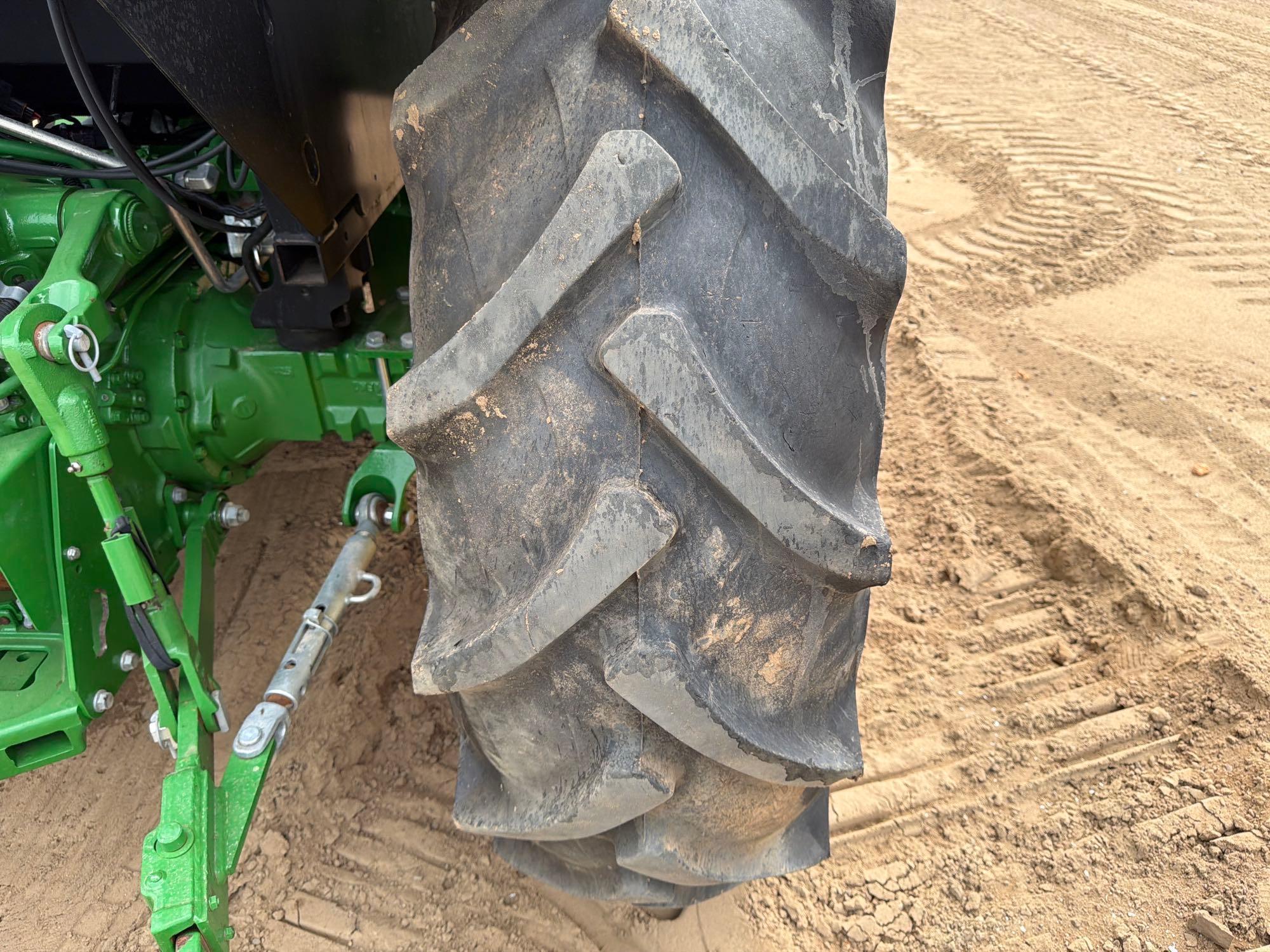 John Deere 5100E