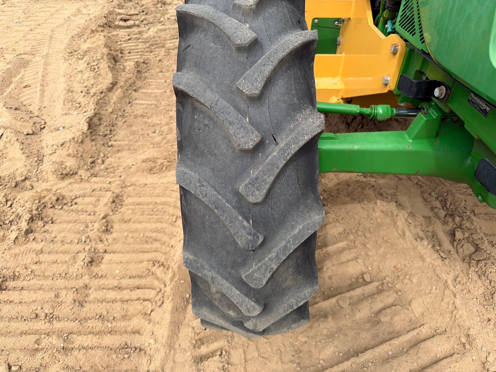 John Deere 5100E