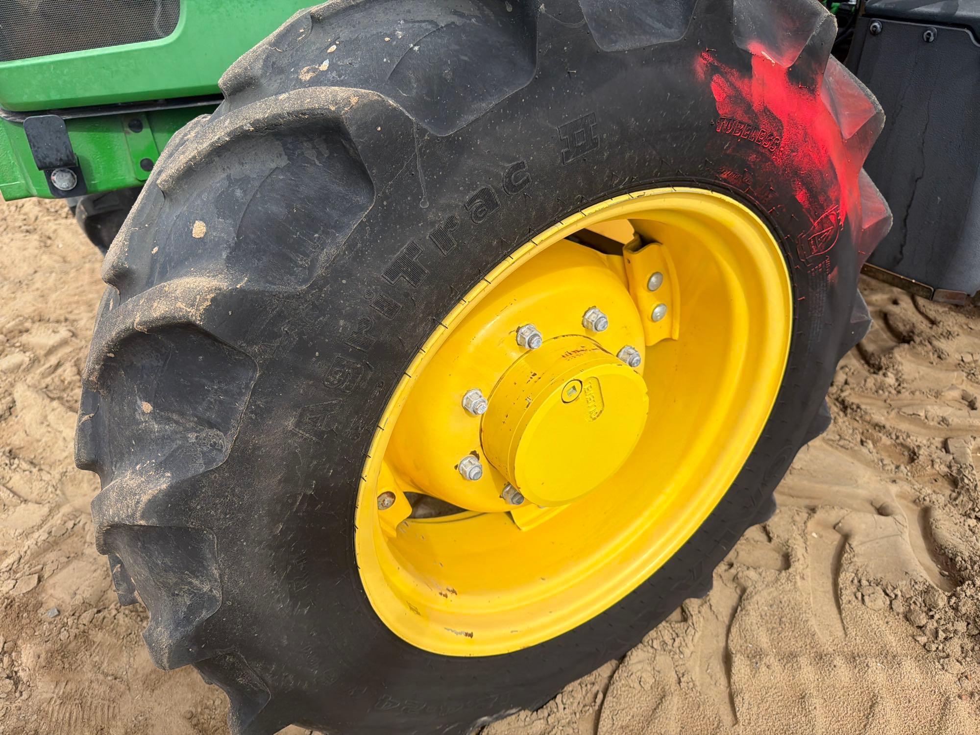 John Deere 5100E