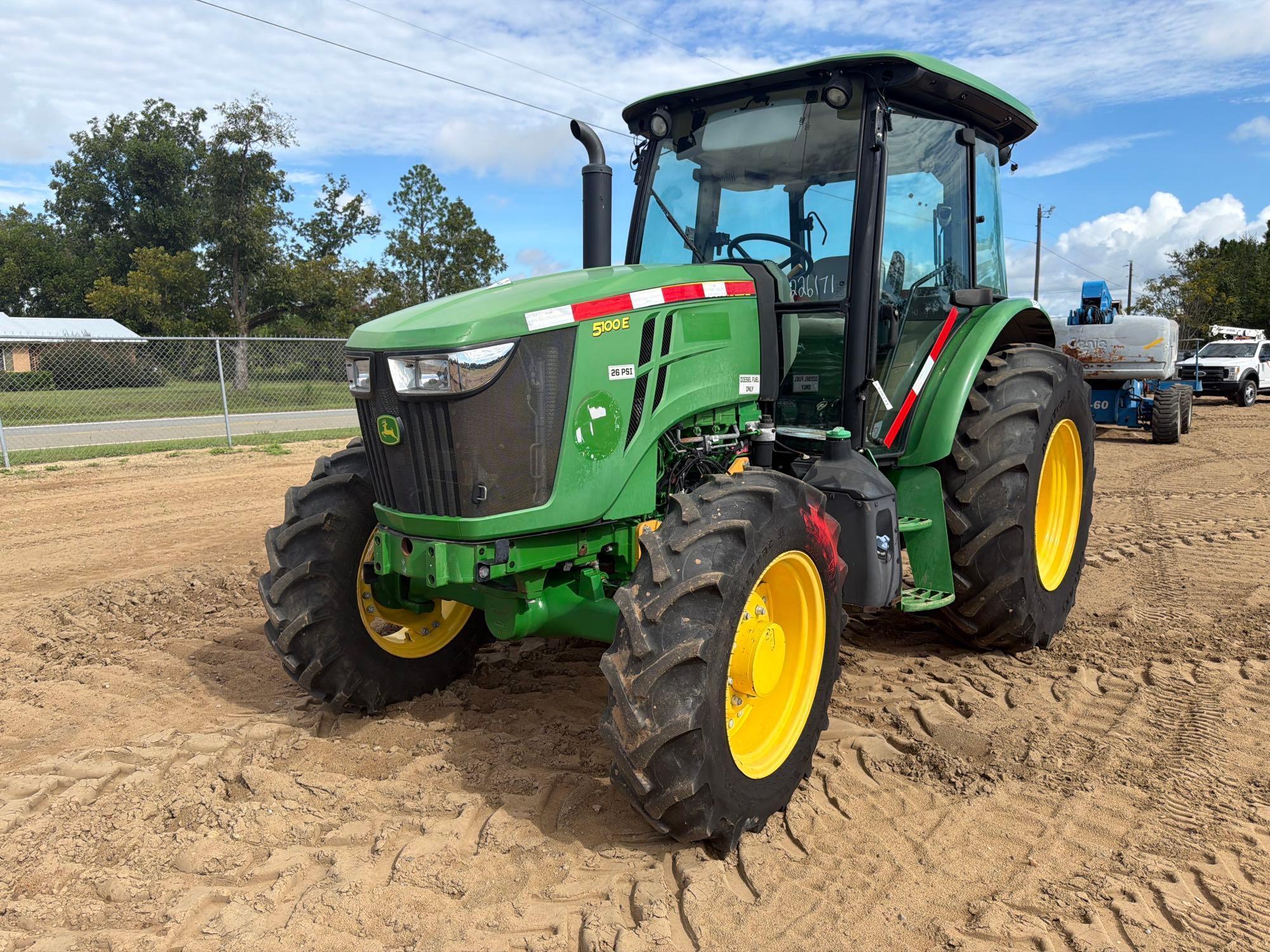 John Deere 5100E