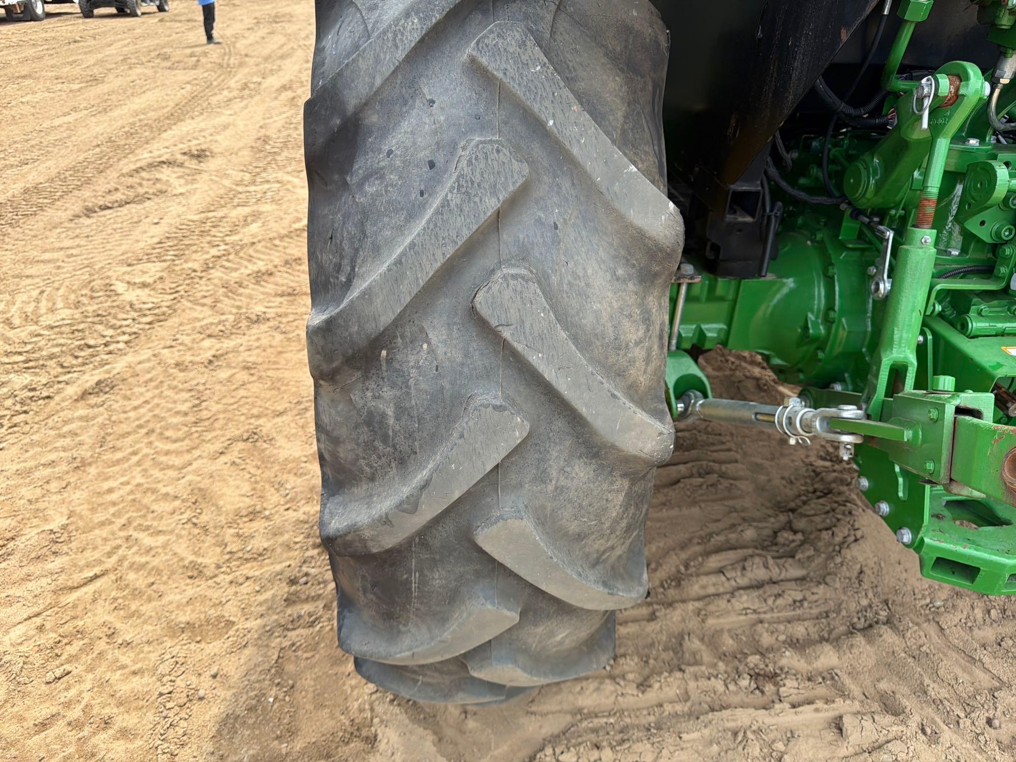 John Deere 5100E