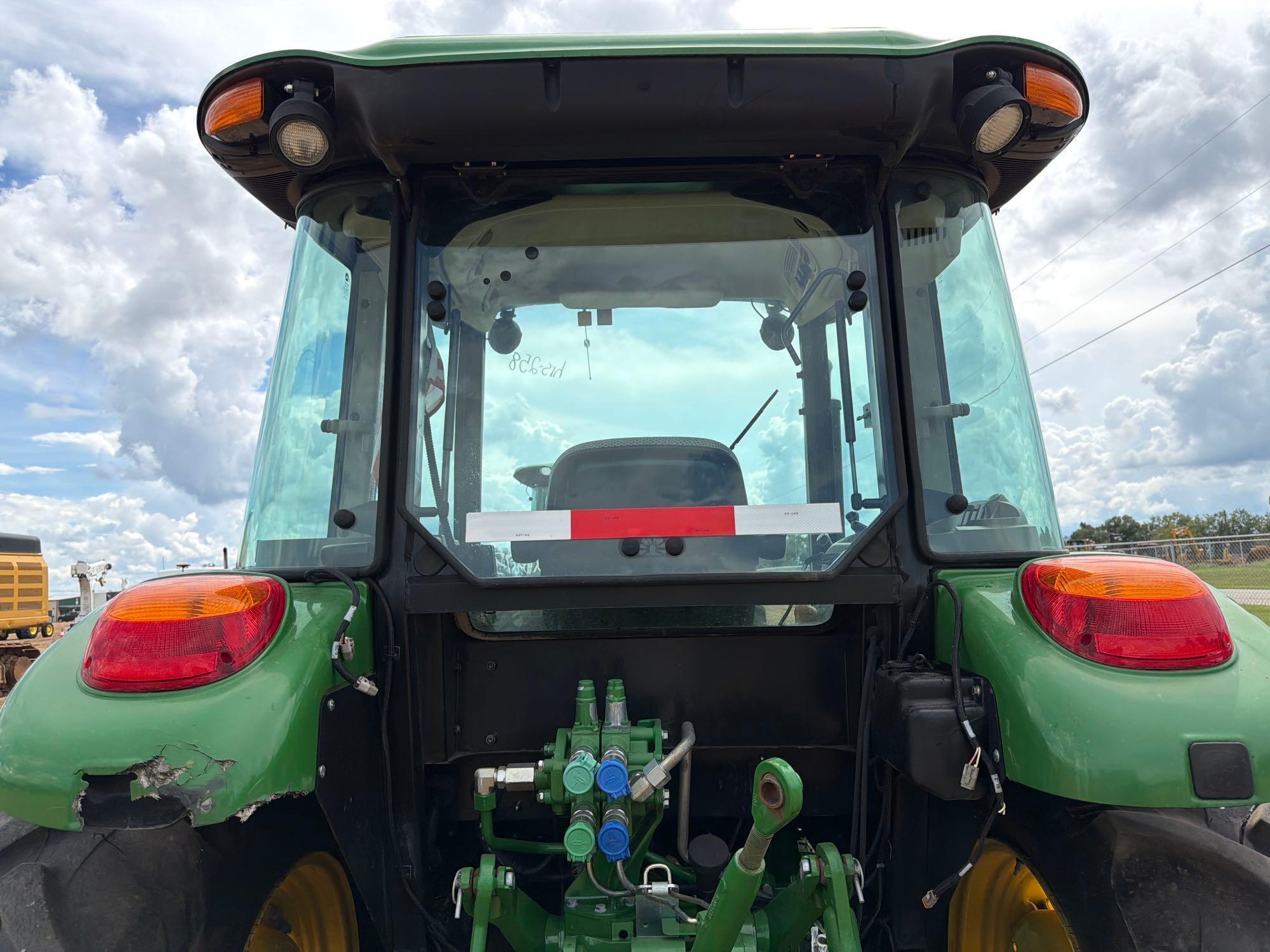 John Deere 5100E