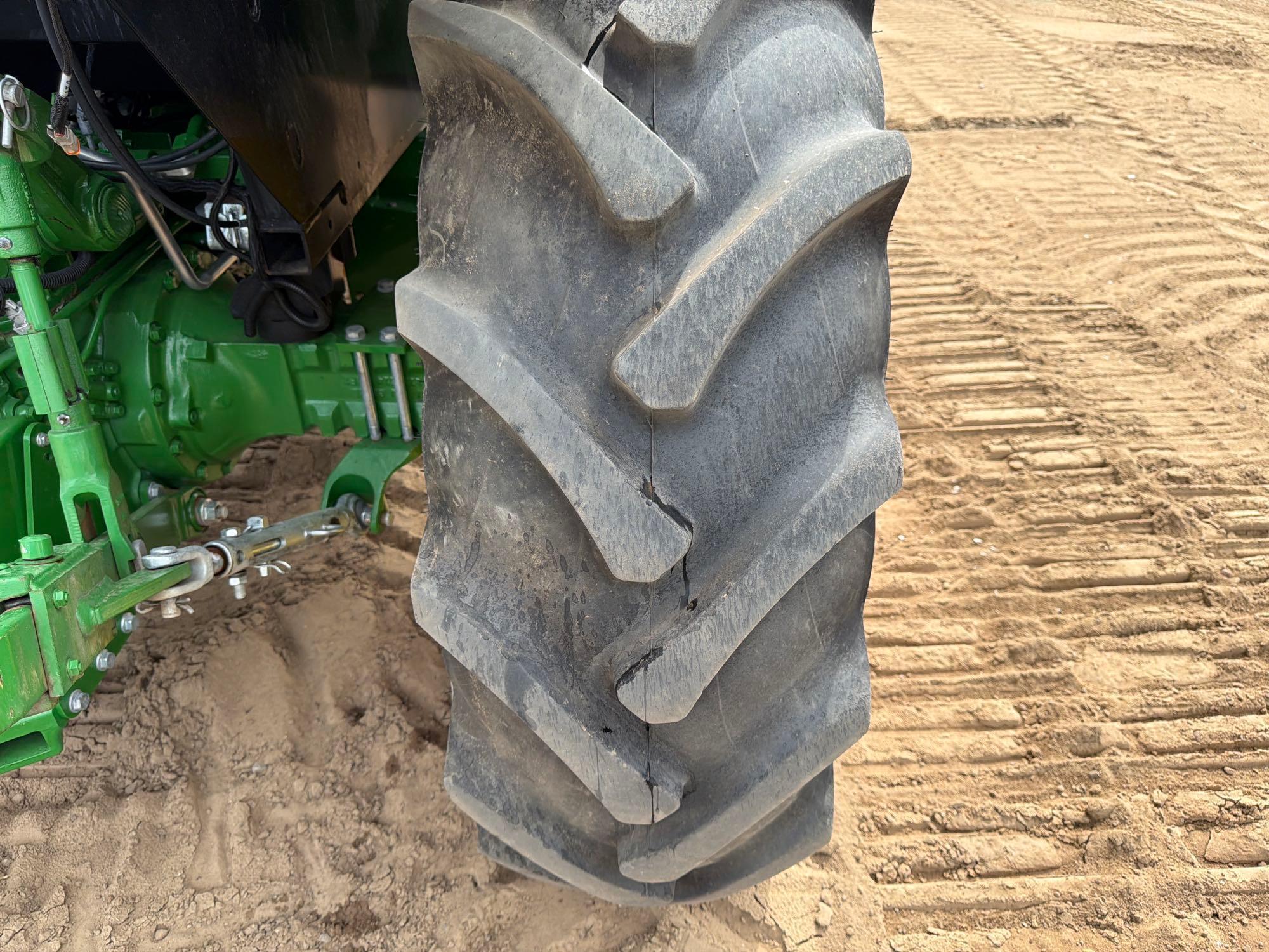 John Deere 5100E