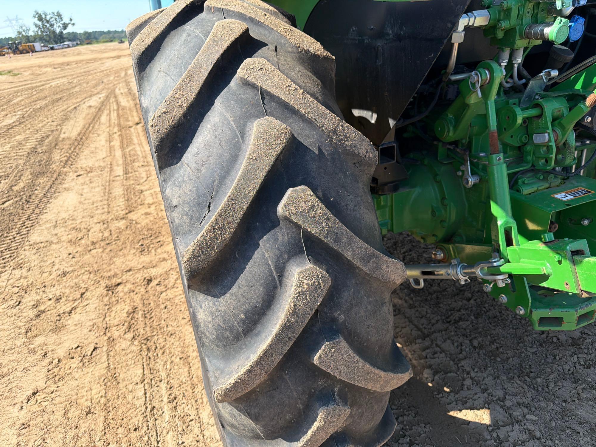John Deere 5100E